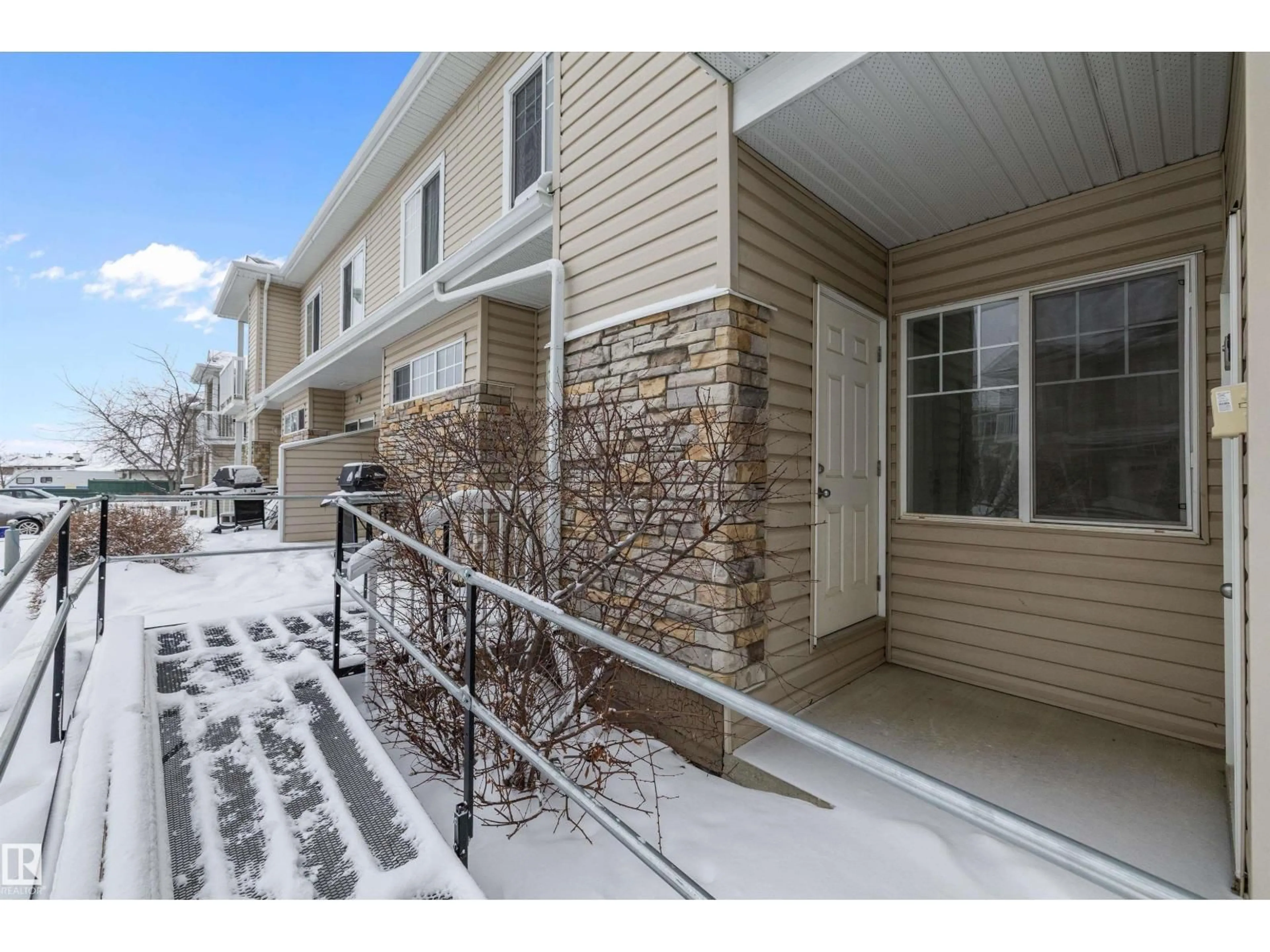 Patio, street for 460 - 134 CRANBERRY WY, Sherwood Park Alberta T8H2R3