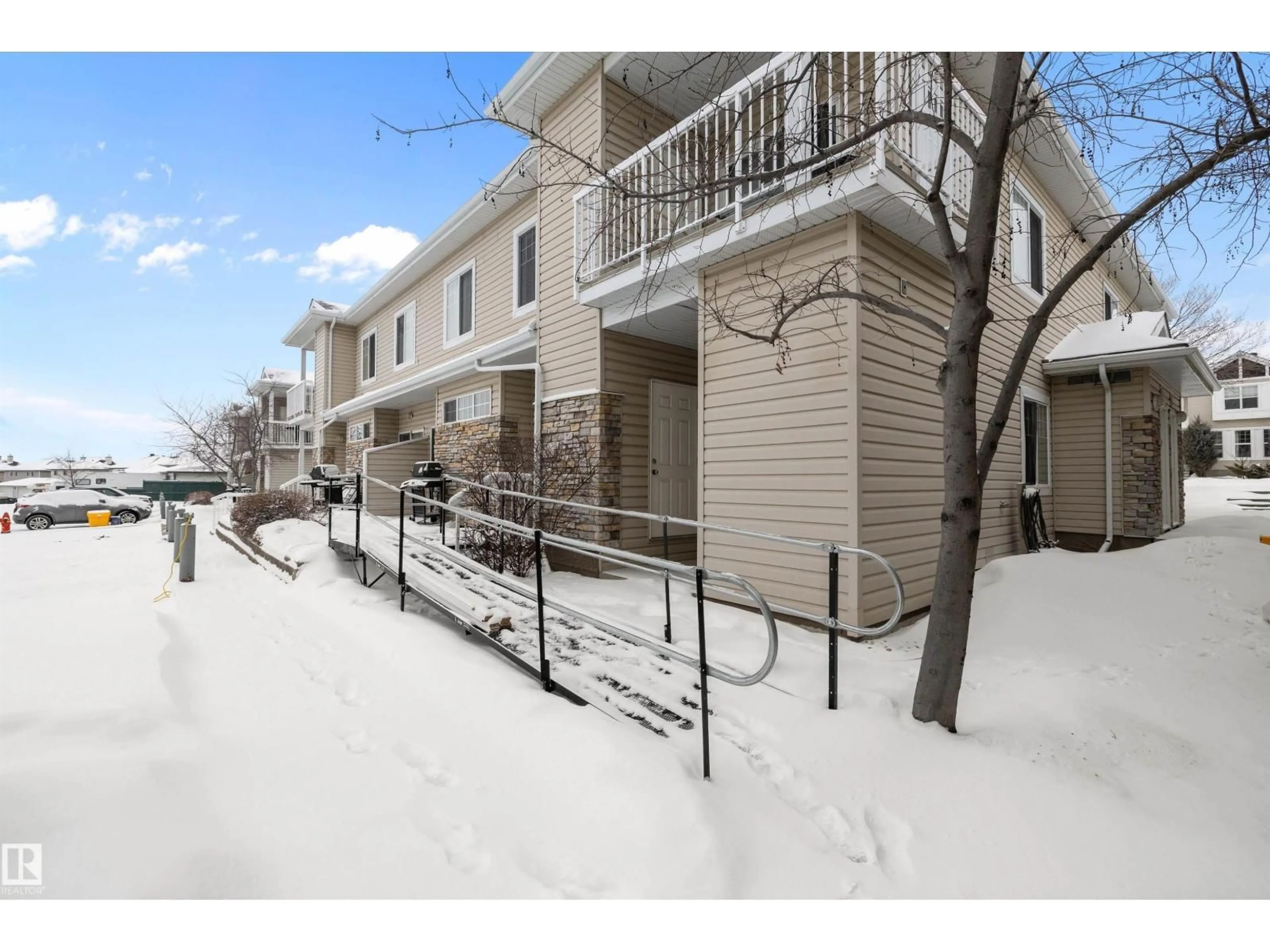 Patio, street for 460 - 134 CRANBERRY WY, Sherwood Park Alberta T8H2R3