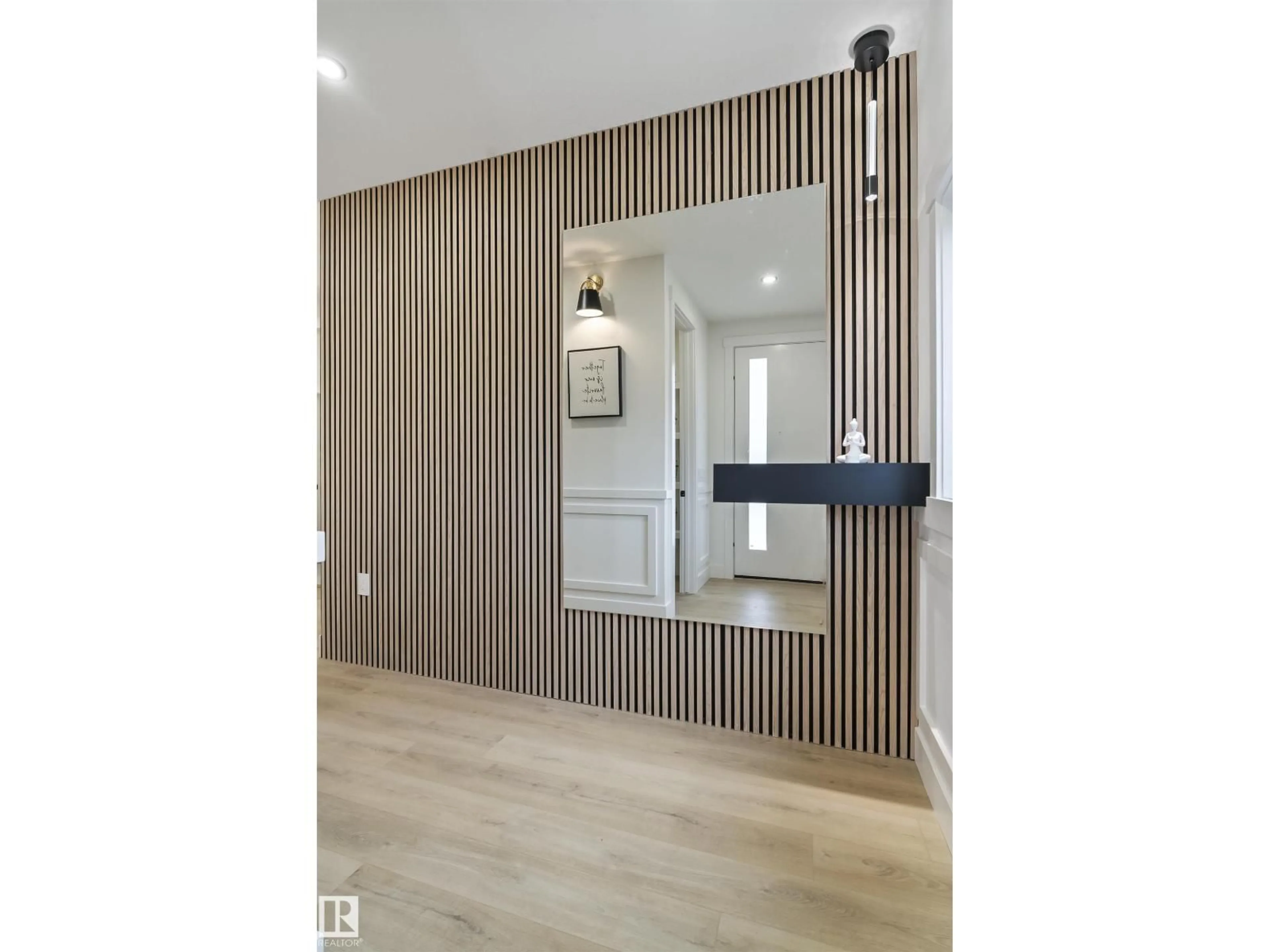 Indoor entryway for 7026 KIVIAQ CRESCENT, Edmonton Alberta T6W5R2