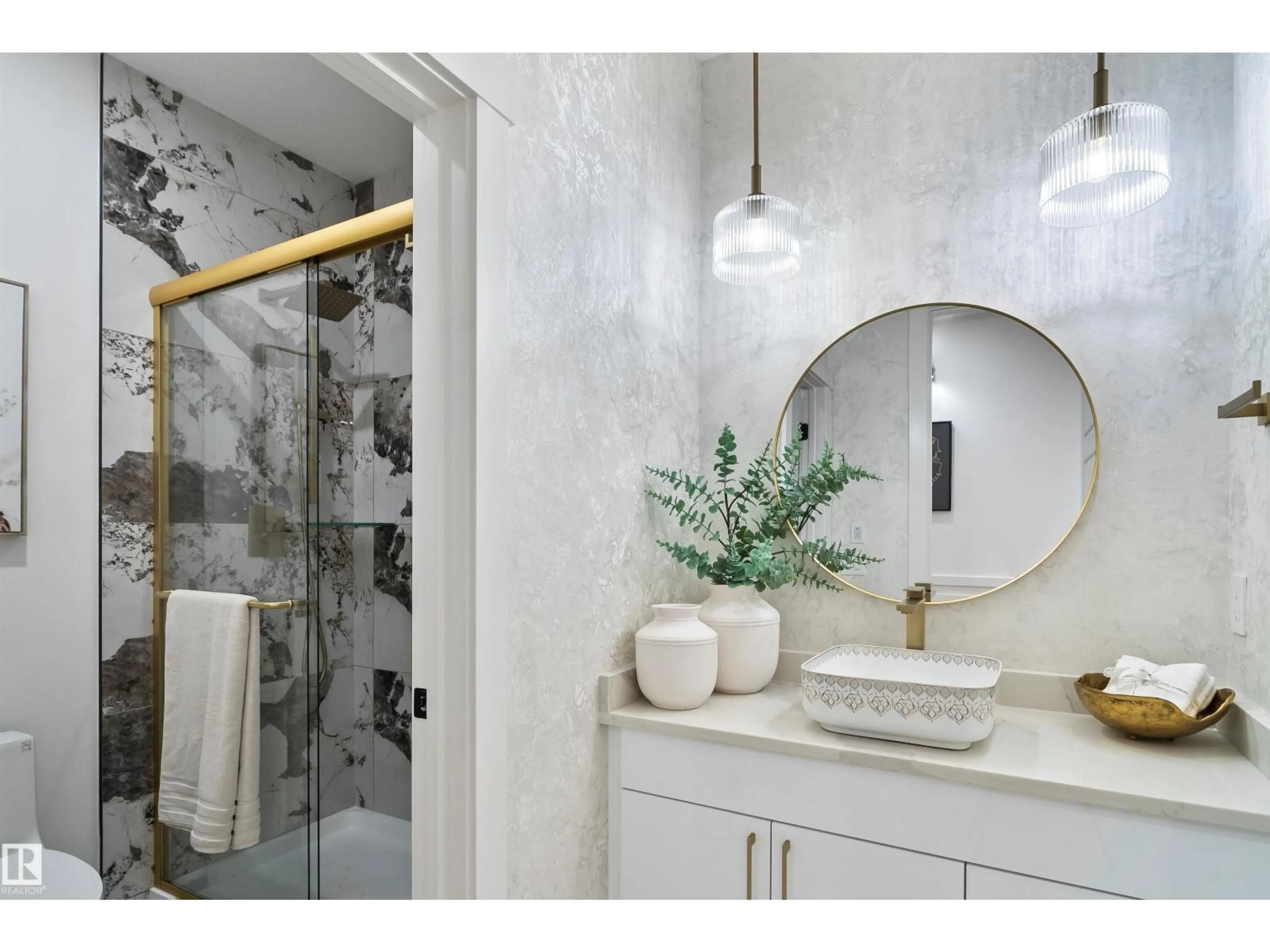 Contemporary bathroom, ceramic/tile floor for 7026 KIVIAQ CRESCENT, Edmonton Alberta T6W5R2