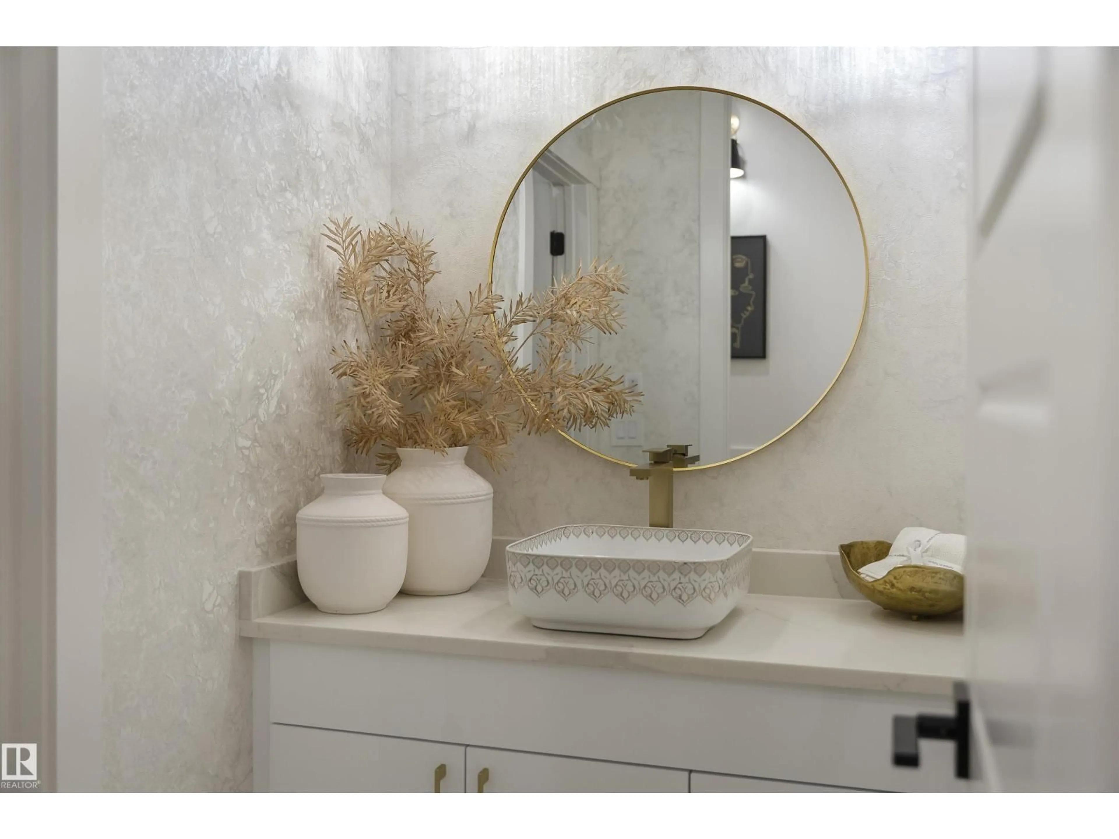 Contemporary bathroom, ceramic/tile floor for 7026 KIVIAQ CRESCENT, Edmonton Alberta T6W5R2