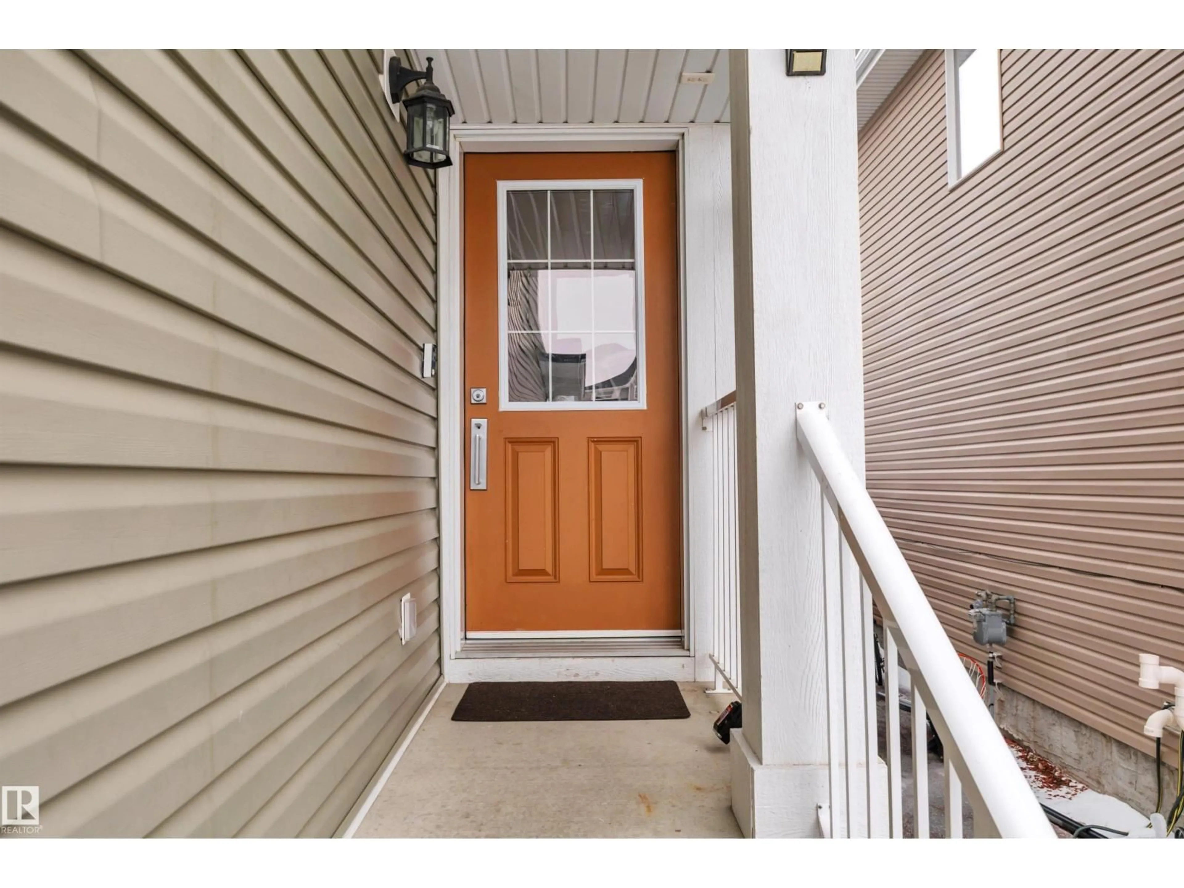 Indoor entryway for 415 SIMMONDS WY, Leduc Alberta T9E0E6