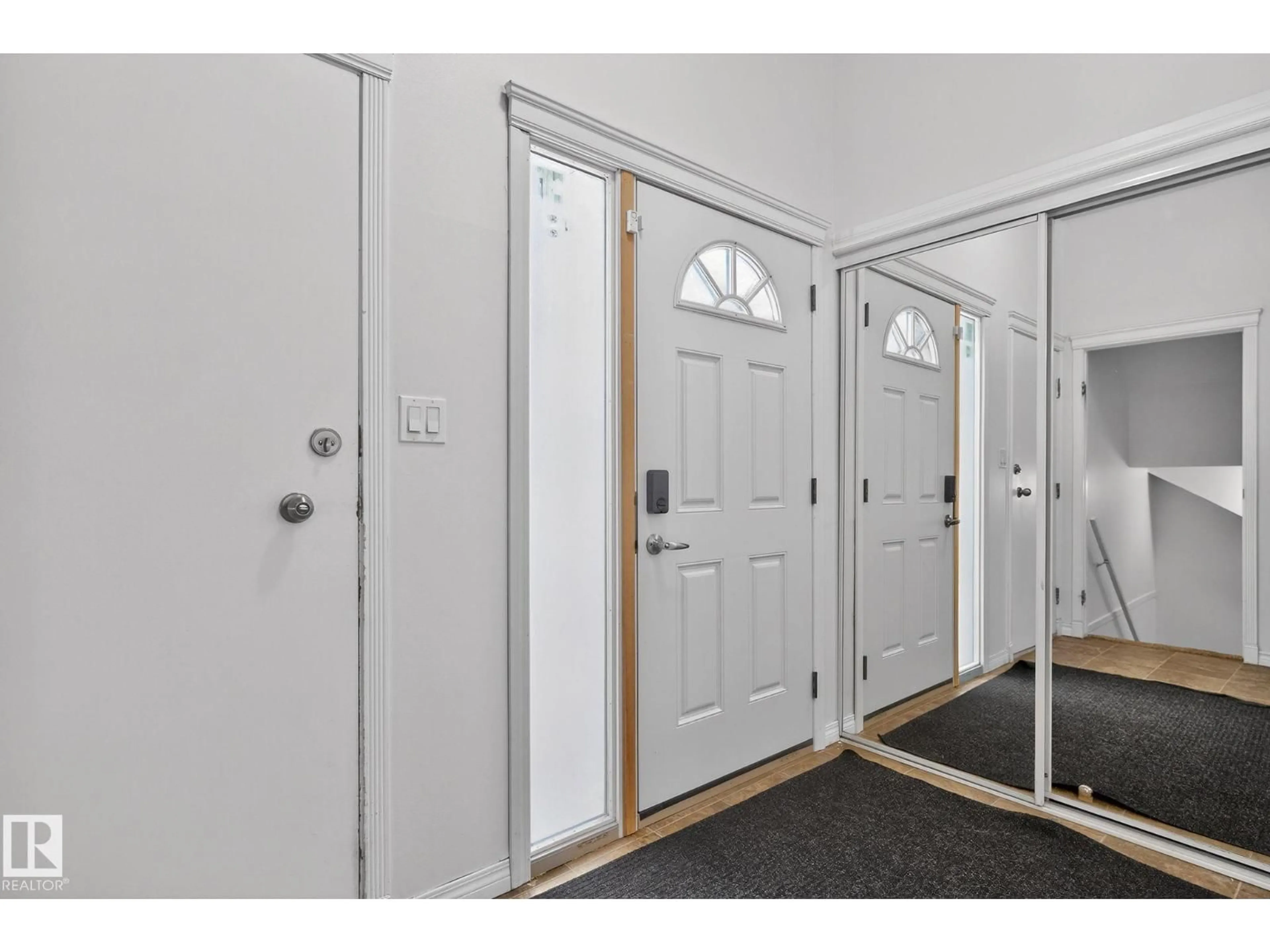 Indoor entryway for 207 CALLINGWOOD PL, Edmonton Alberta T5T2C6