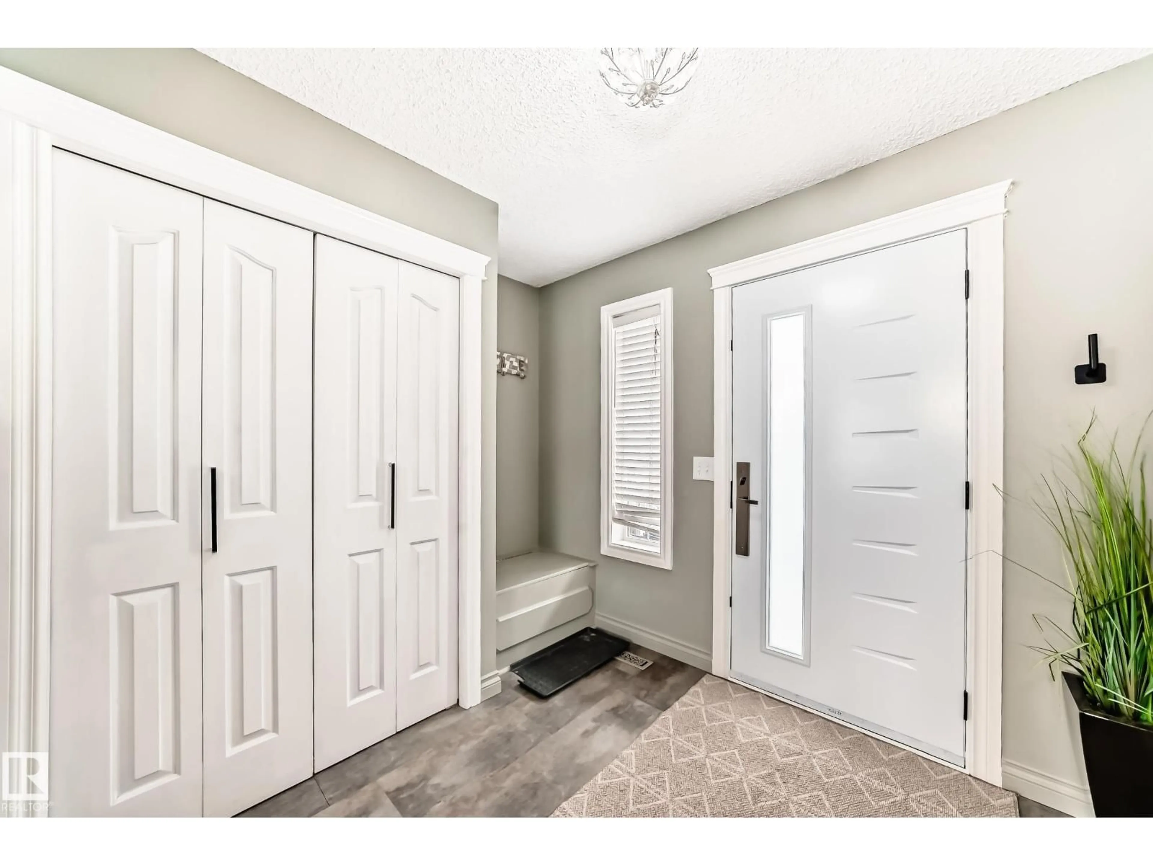 Indoor entryway for NW - 15304 138B ST, Edmonton Alberta T6V1P8