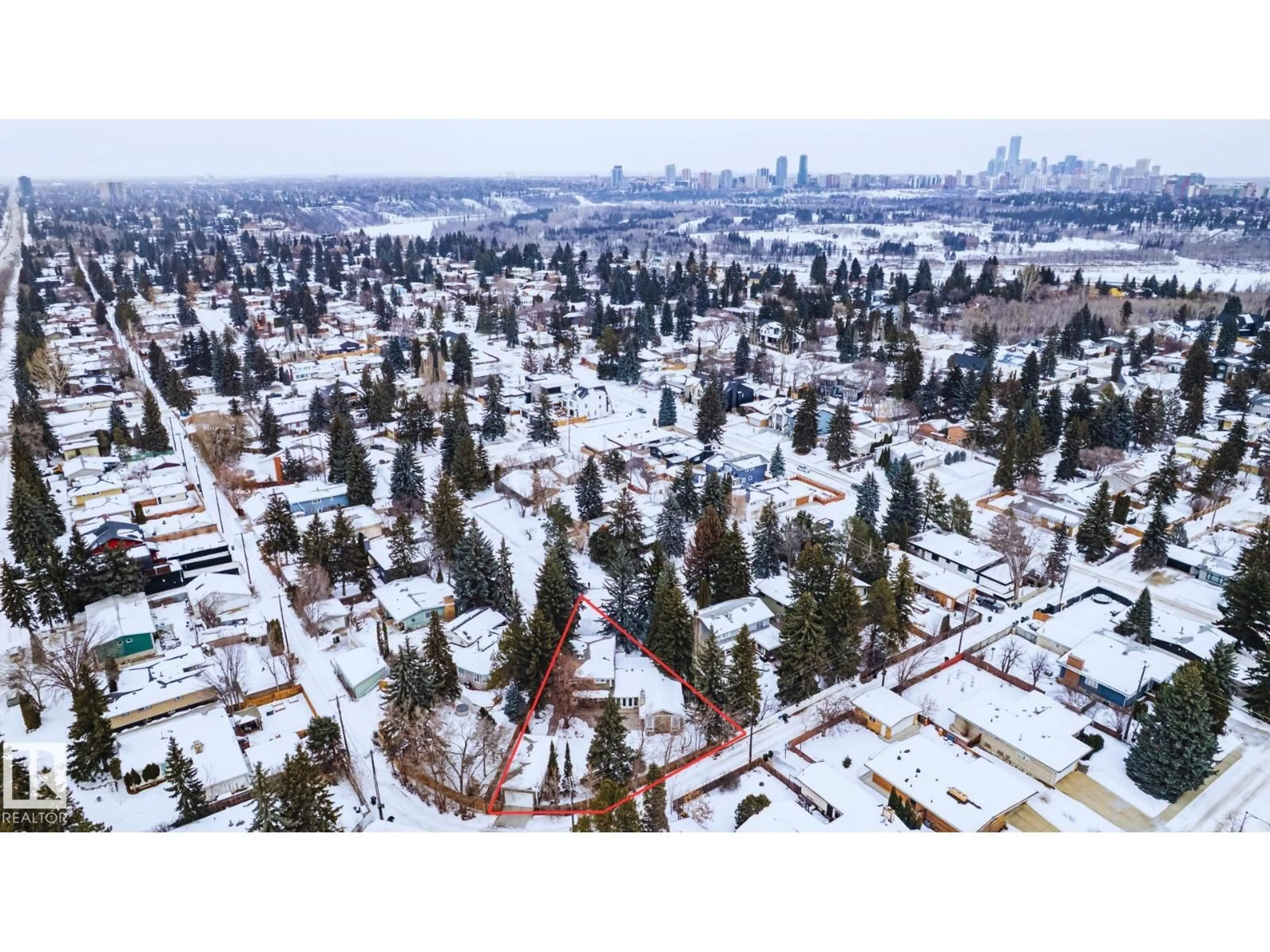 A pic from outside/outdoor area/front of a property/back of a property/a pic from drone, street for NW - 14019 88 AV, Edmonton Alberta T5R4J4