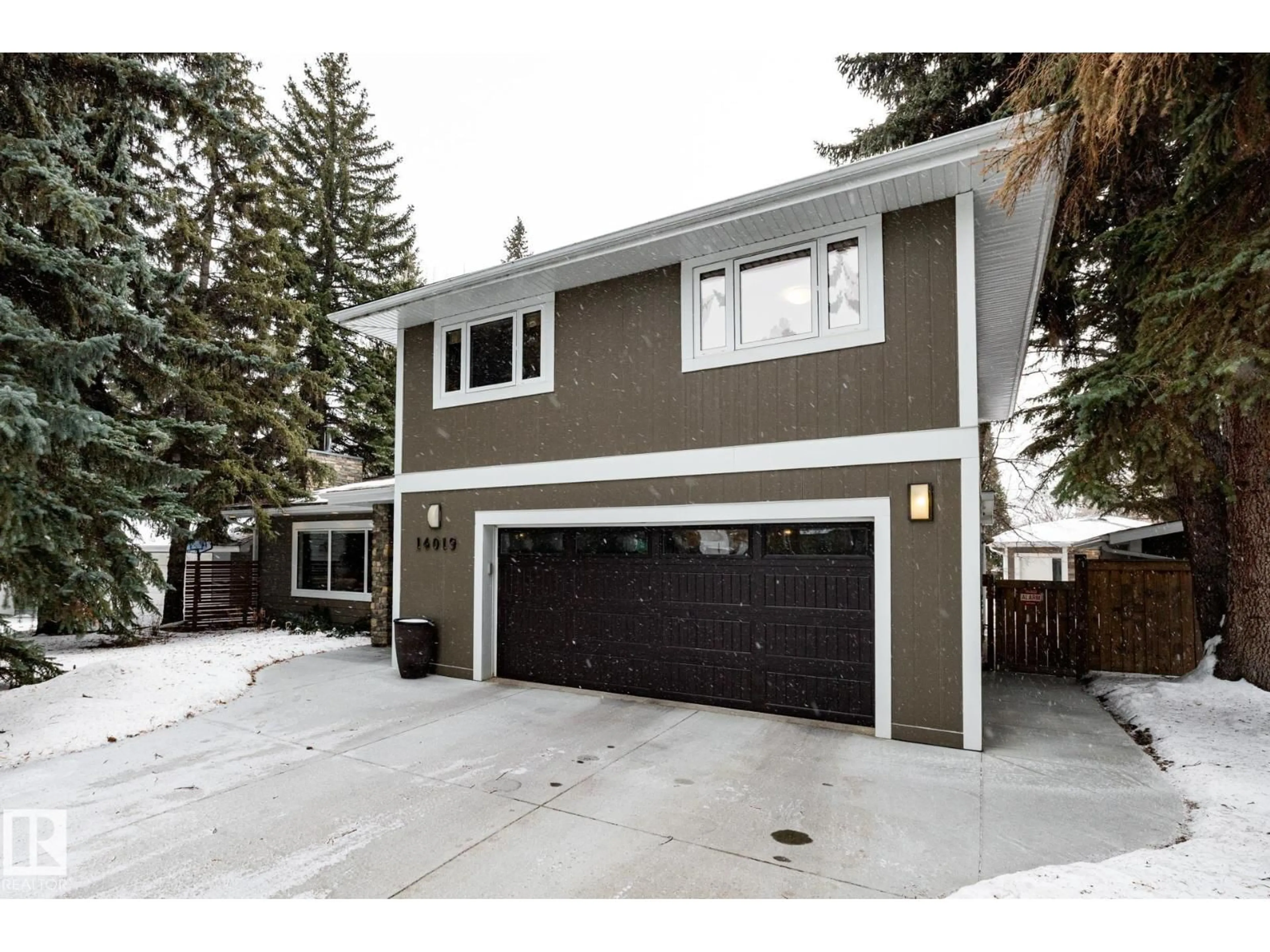 Home with vinyl exterior material, street for NW - 14019 88 AV, Edmonton Alberta T5R4J4