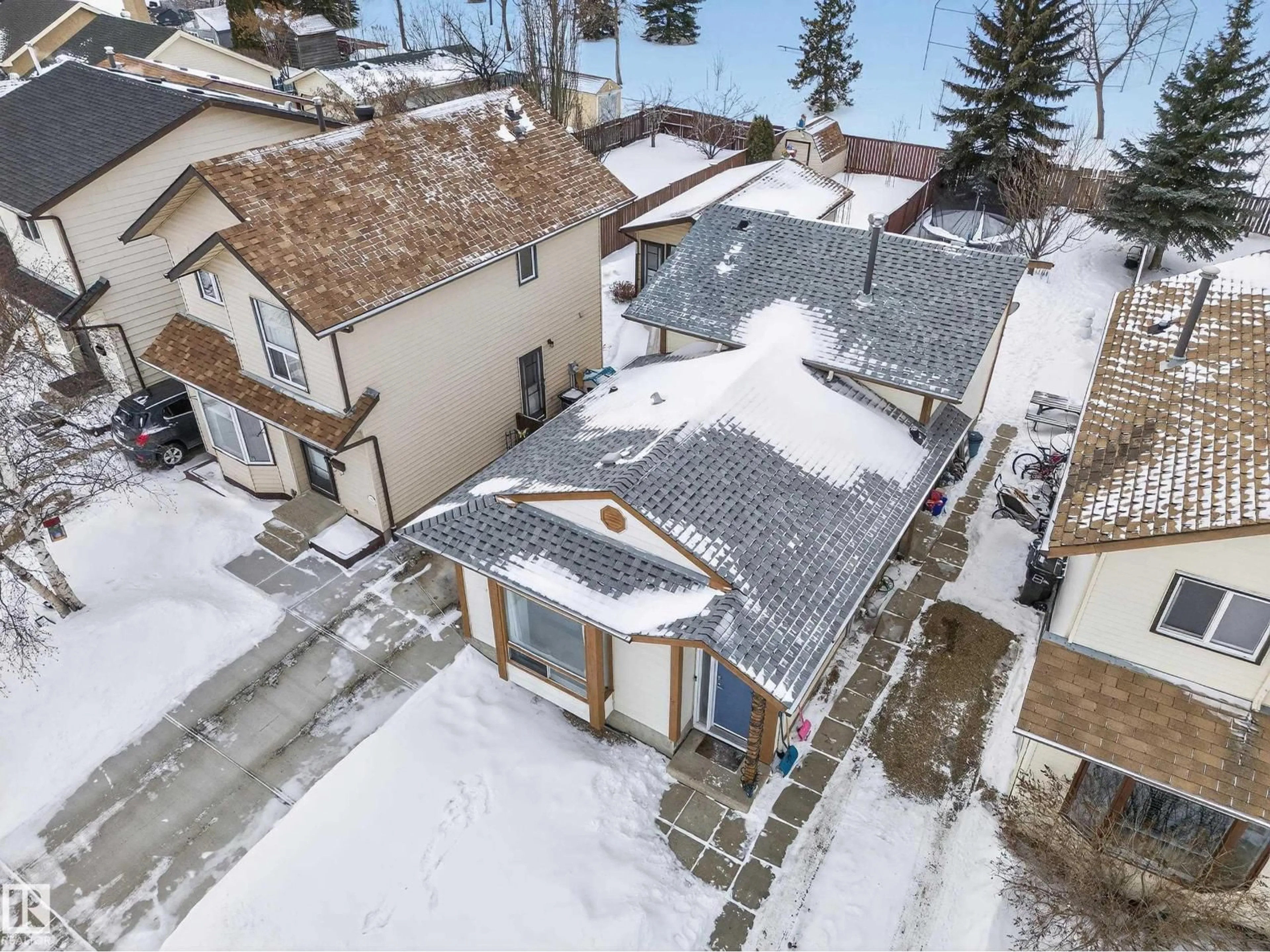 A pic from outside/outdoor area/front of a property/back of a property/a pic from drone, street for 4603 32 AV NW, Edmonton Alberta T6L5J4