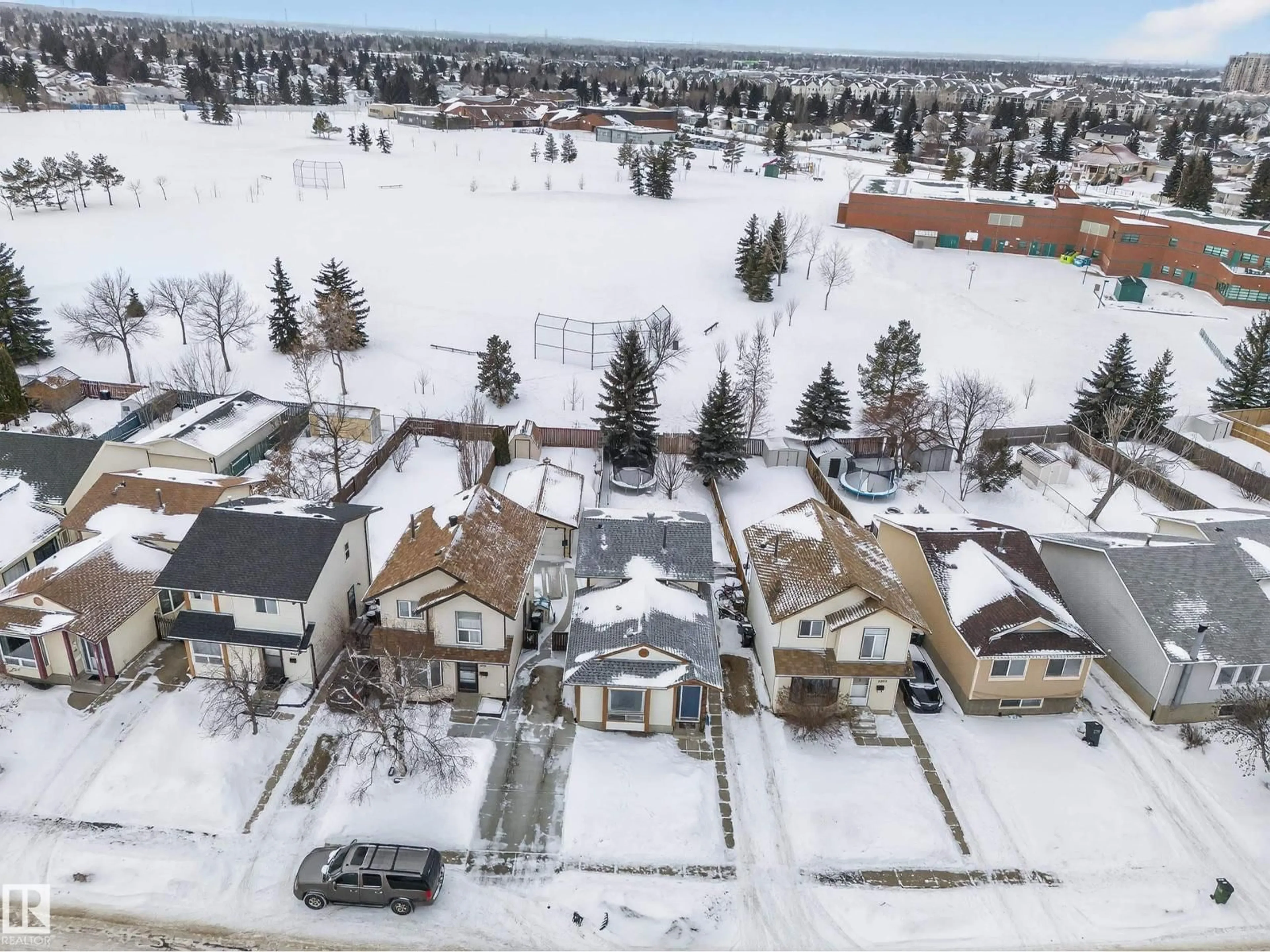 A pic from outside/outdoor area/front of a property/back of a property/a pic from drone, street for 4603 32 AV NW, Edmonton Alberta T6L5J4