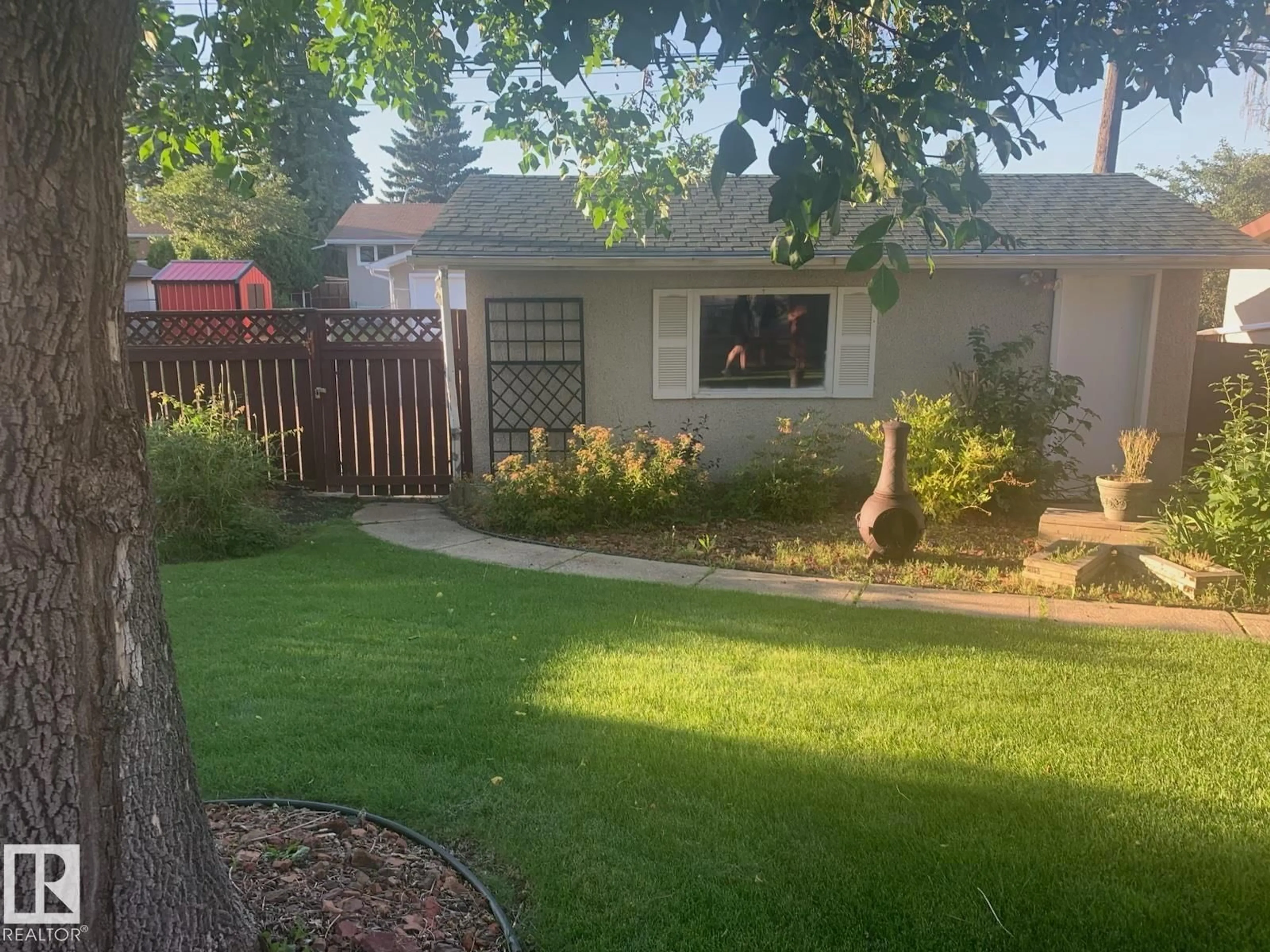 A pic from outside/outdoor area/front of a property/back of a property/a pic from drone, street for 7108 92A AV, Edmonton Alberta T6B0T8