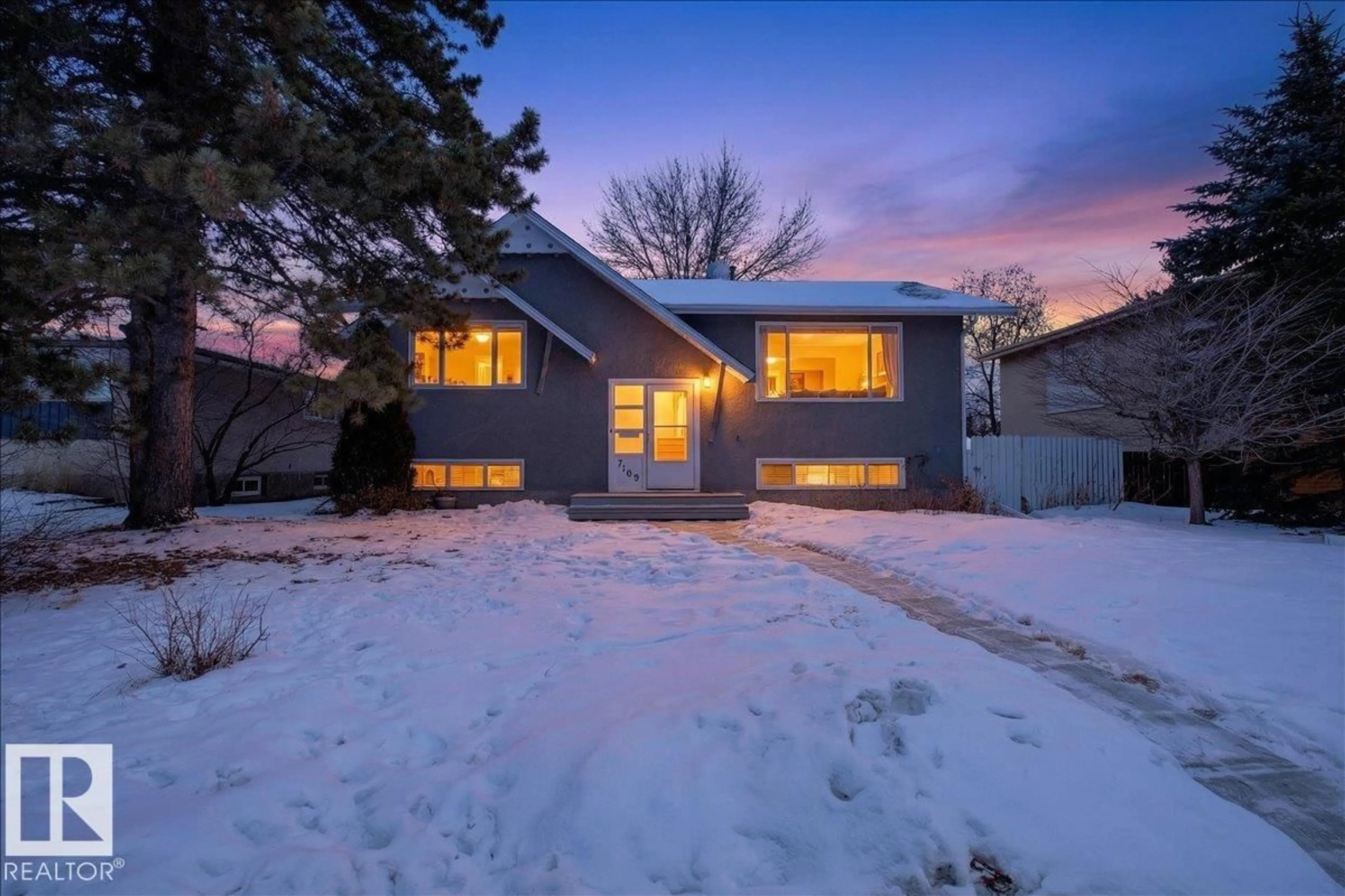 Unknown for 7108 92A AV, Edmonton Alberta T6B0T8