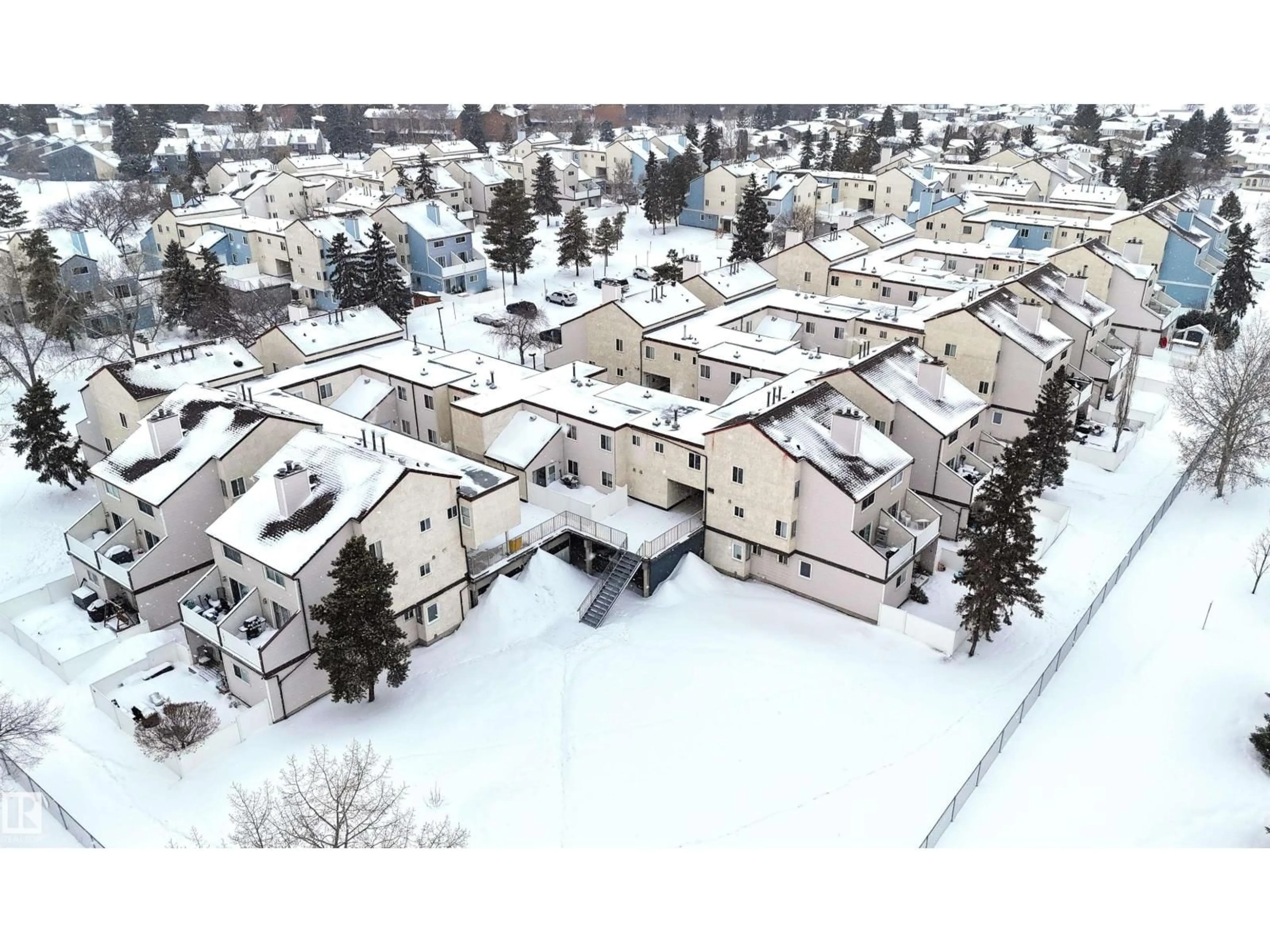A pic from outside/outdoor area/front of a property/back of a property/a pic from drone, street for 157 LANCASTER TC, Edmonton Alberta T5X5T1