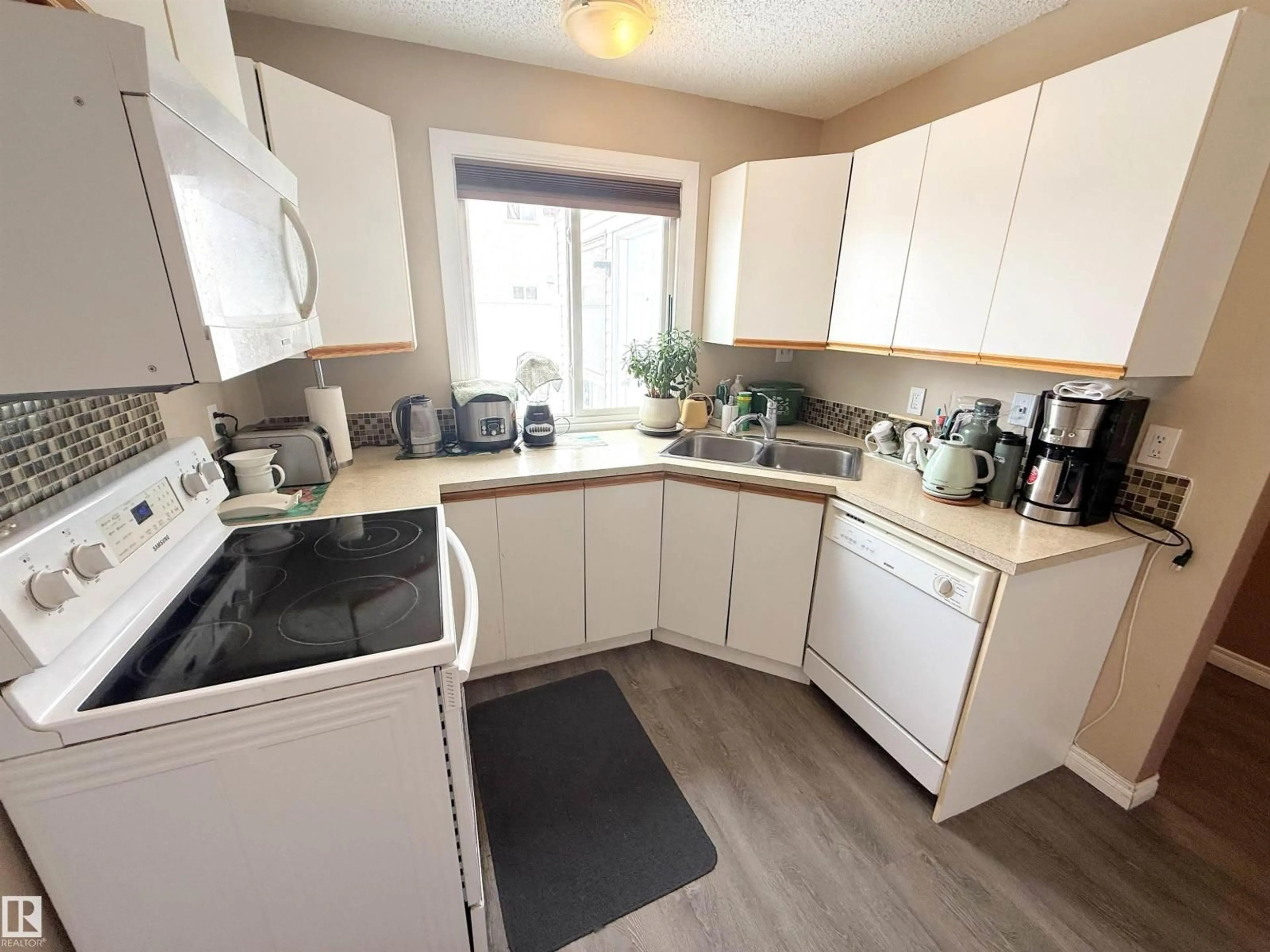 Standard kitchen, unknown for 157 LANCASTER TC, Edmonton Alberta T5X5T1