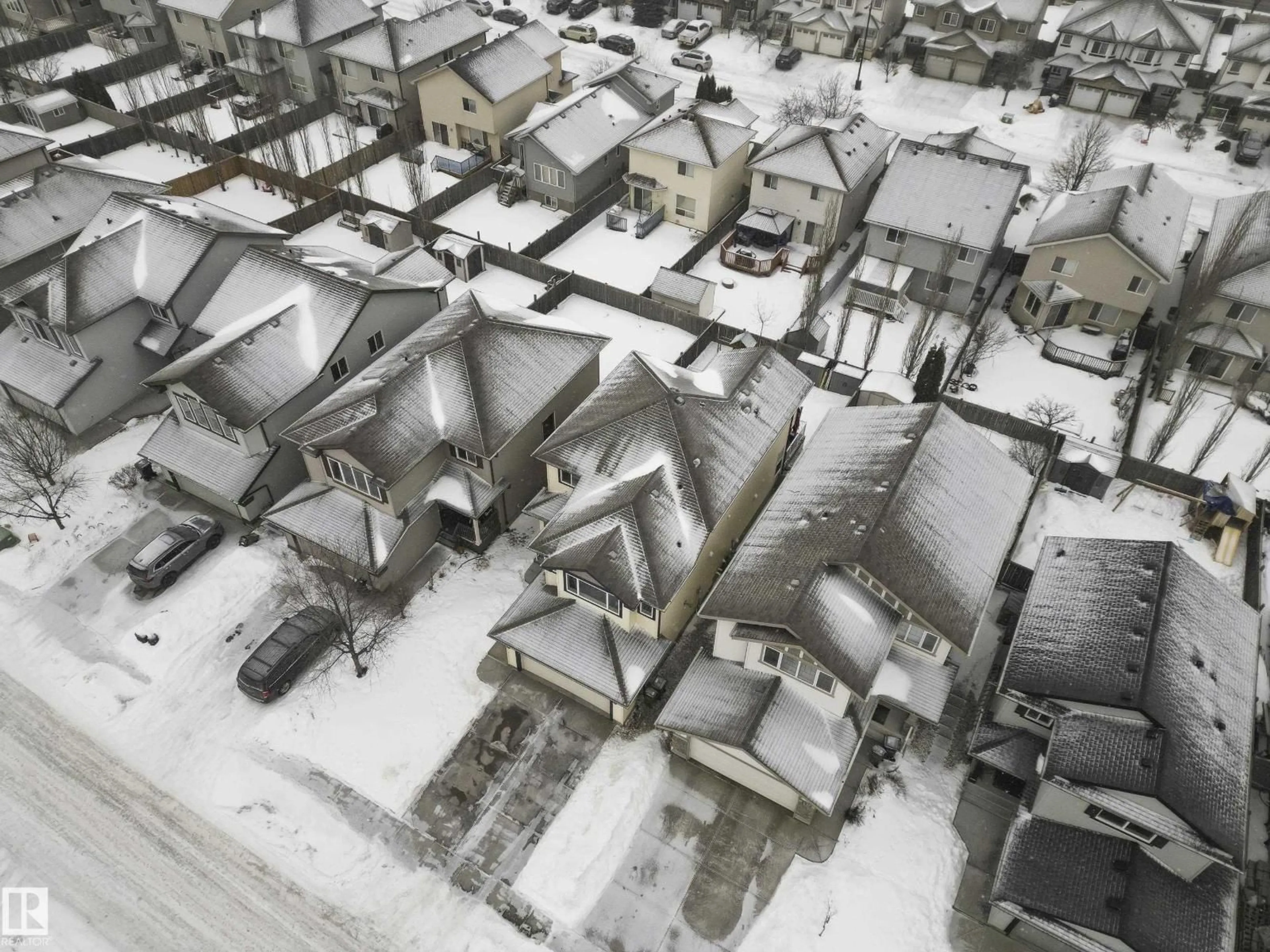 A pic from outside/outdoor area/front of a property/back of a property/a pic from drone, street for 5911 7 AV, Edmonton Alberta T6X0G5