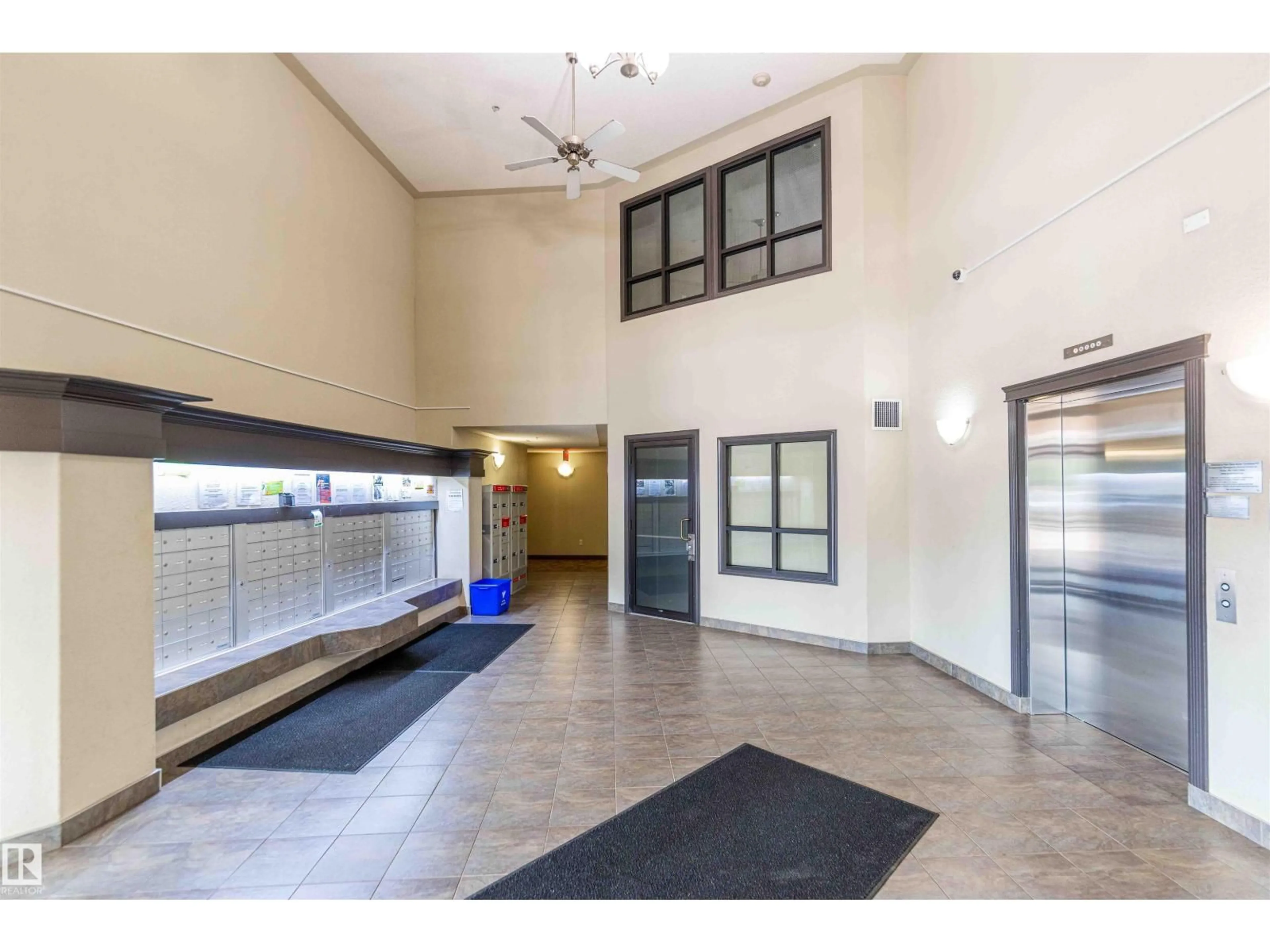 Indoor foyer for 7327 - 7224 SOUTH TERWILLEGAR DR, Edmonton Alberta T6R0L8