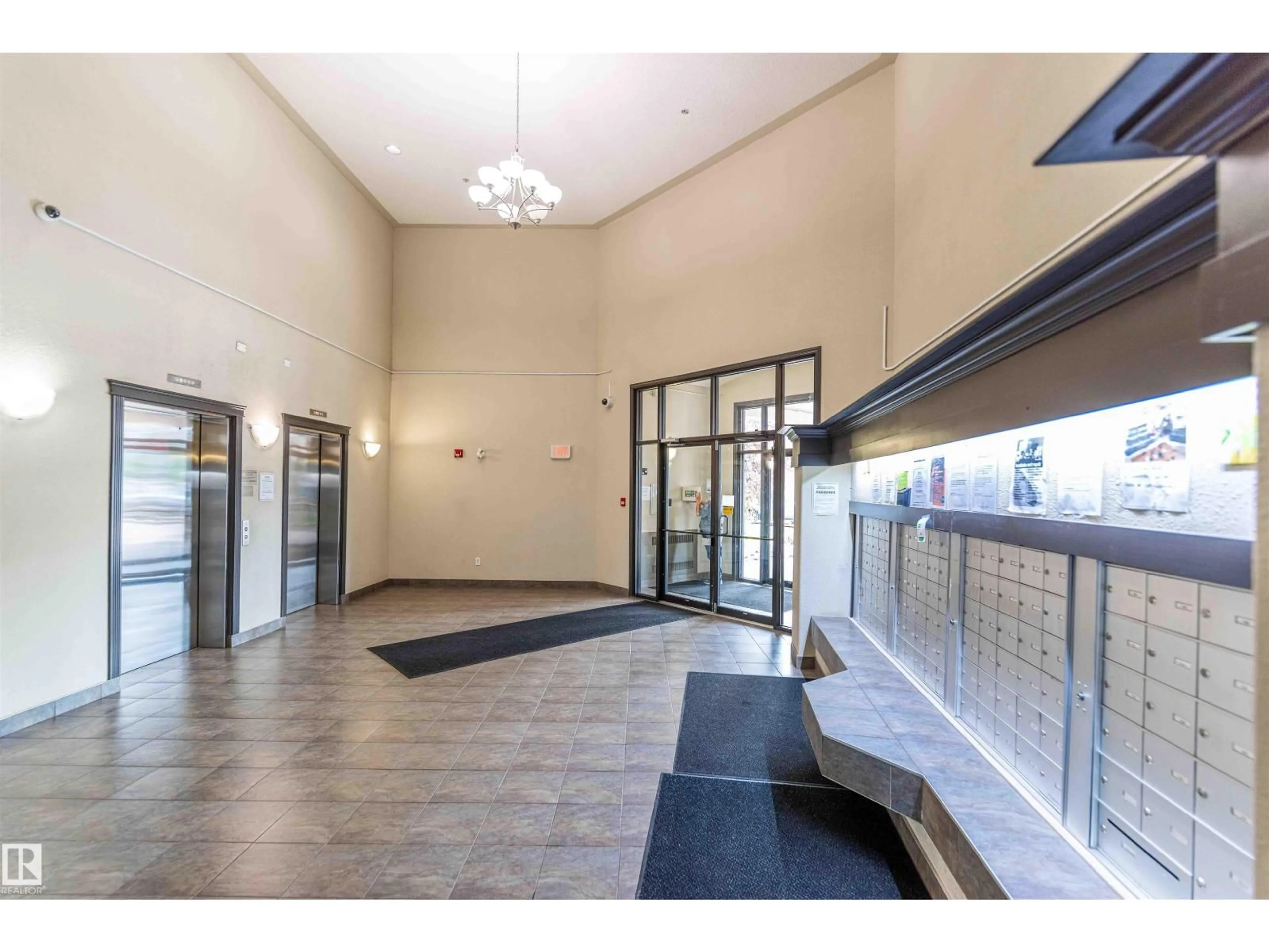 Indoor foyer for 7327 - 7224 SOUTH TERWILLEGAR DR, Edmonton Alberta T6R0L8