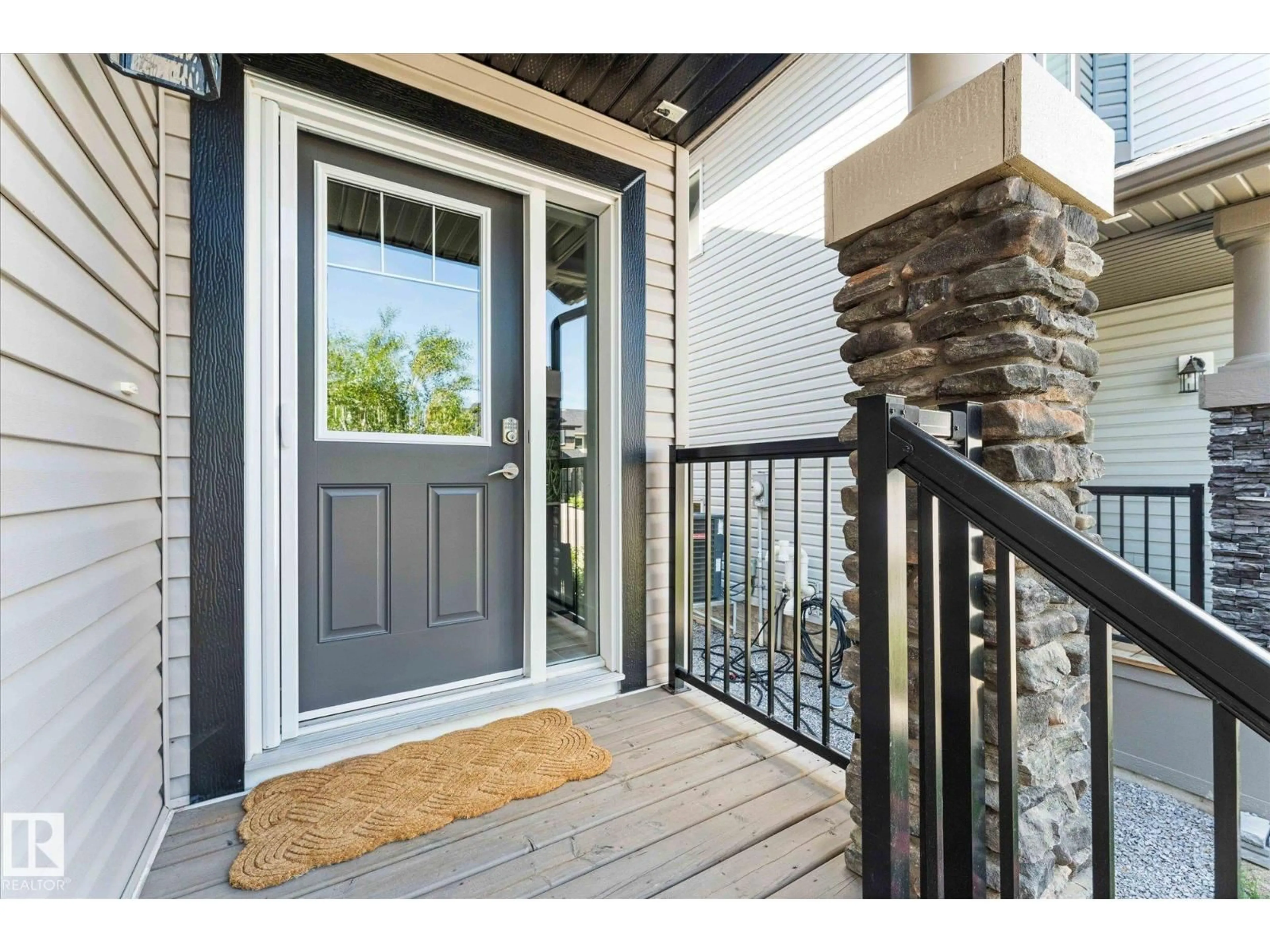 Indoor entryway for 5432 ALLBRIGHT SQ, Edmonton Alberta T6W3H7