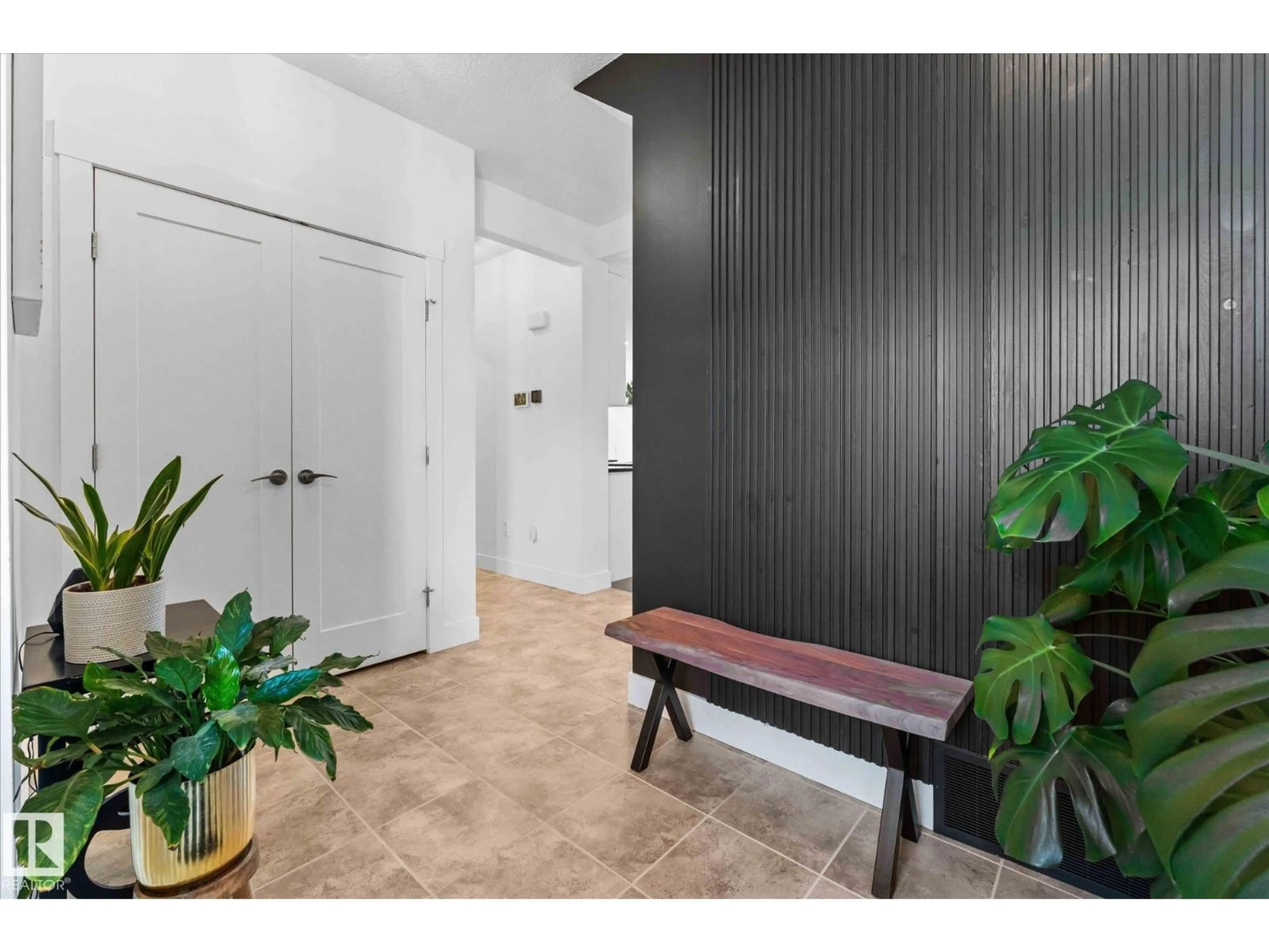 Indoor entryway for 5432 ALLBRIGHT SQ, Edmonton Alberta T6W3H7