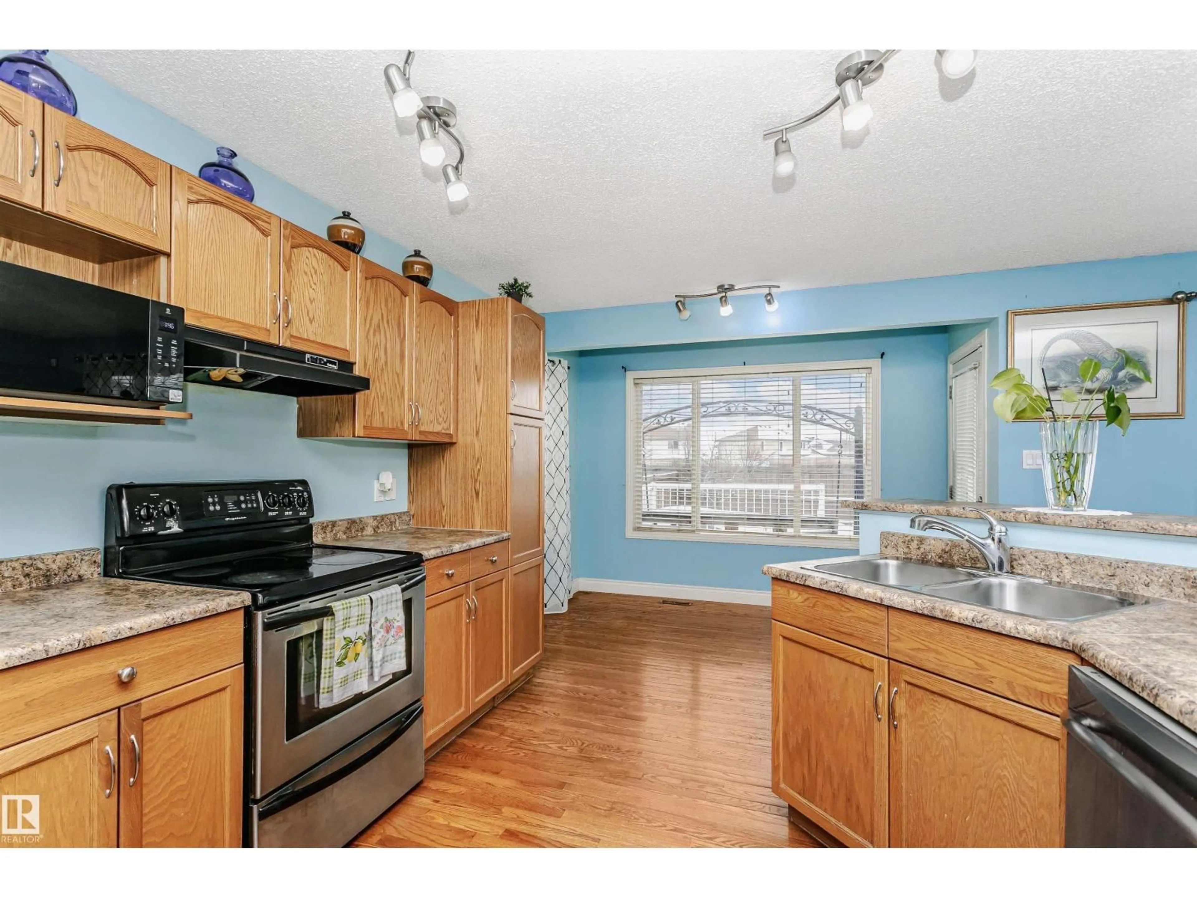 Open concept kitchen, unknown for 607 WINDROSS CR, Edmonton Alberta T6T1X9