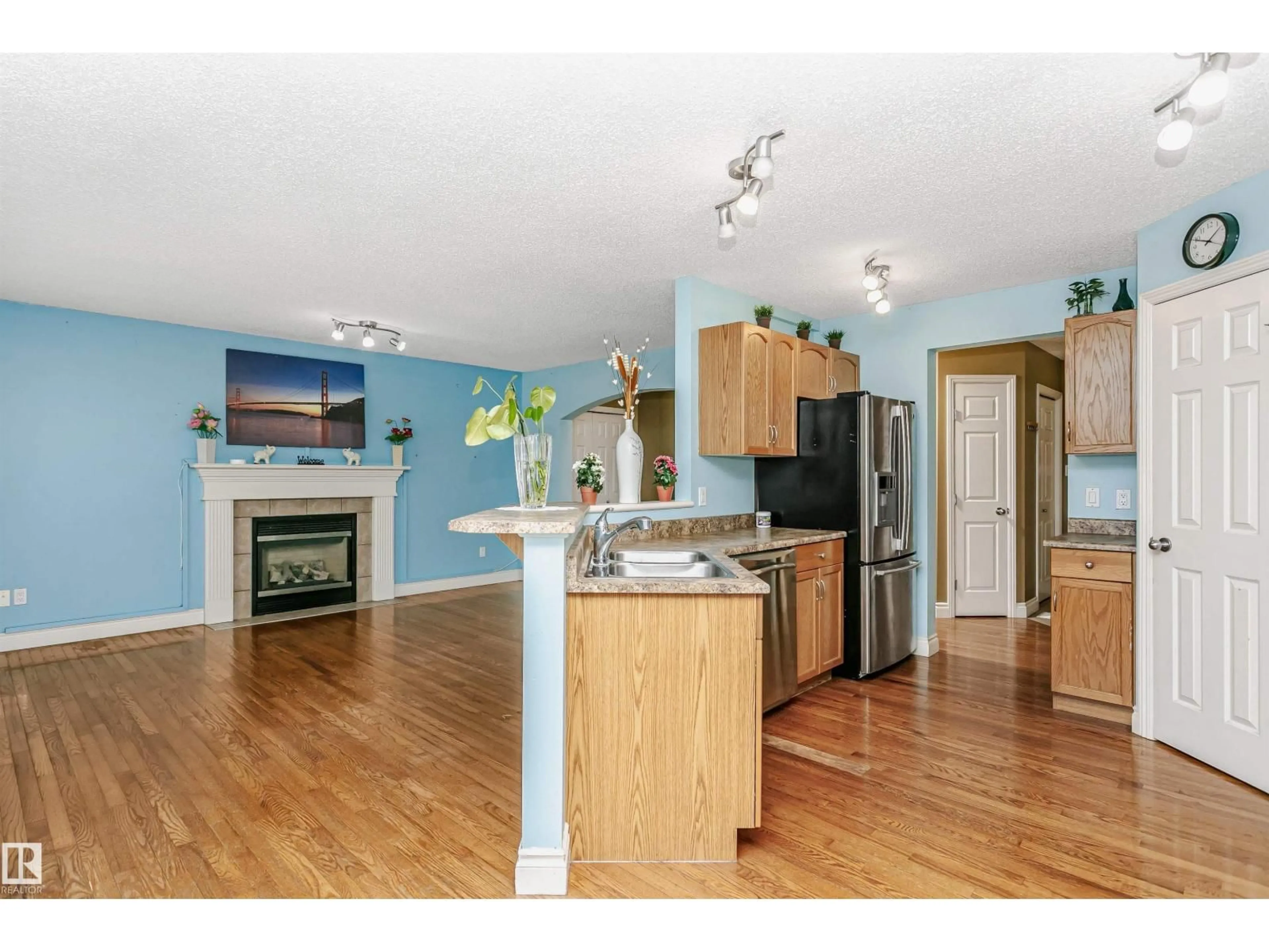 Open concept kitchen, wood/laminate floor for 607 WINDROSS CR, Edmonton Alberta T6T1X9