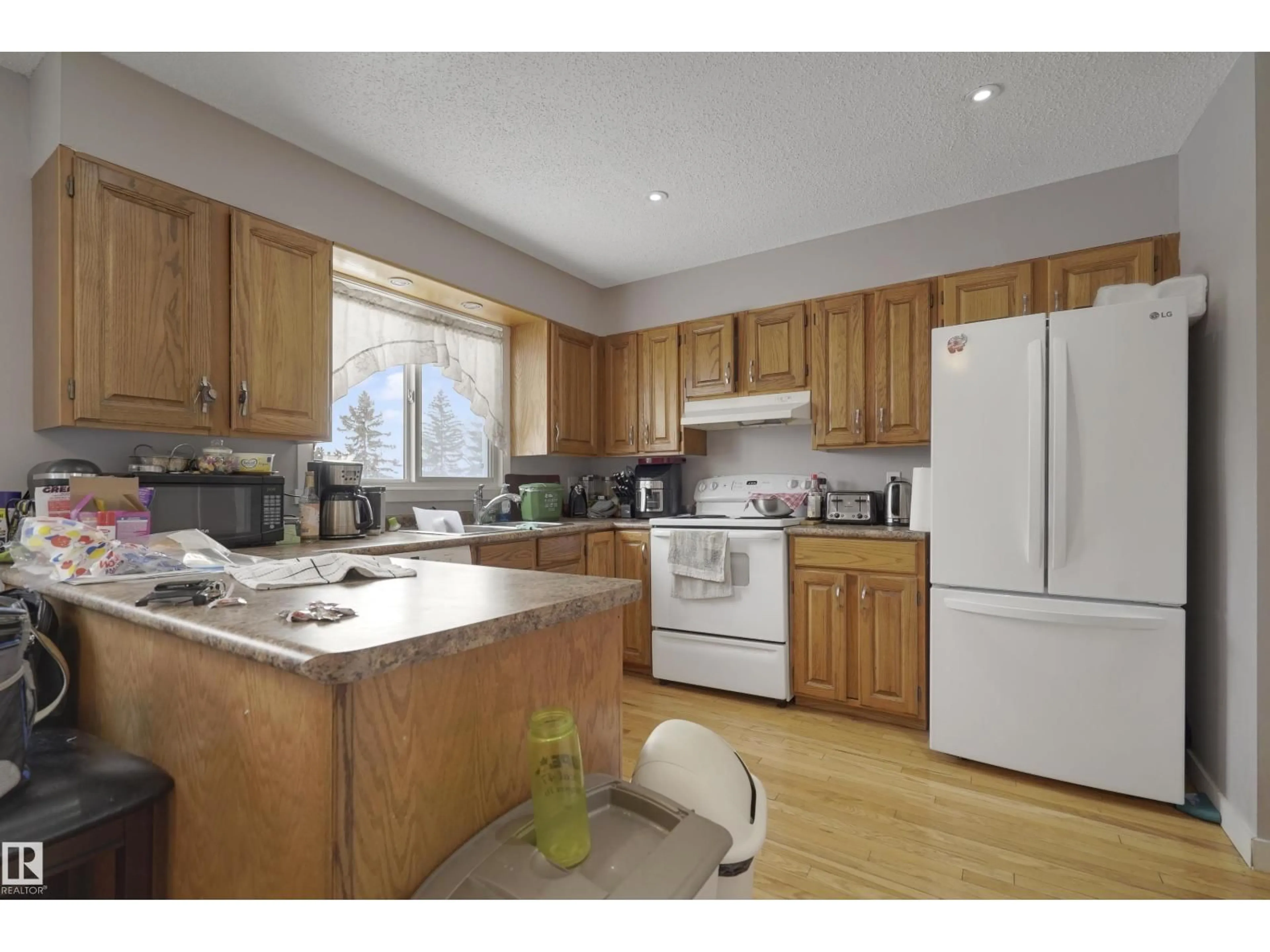 Standard kitchen, wood/laminate floor for 10612 158 AV, Edmonton Alberta T5X4H5