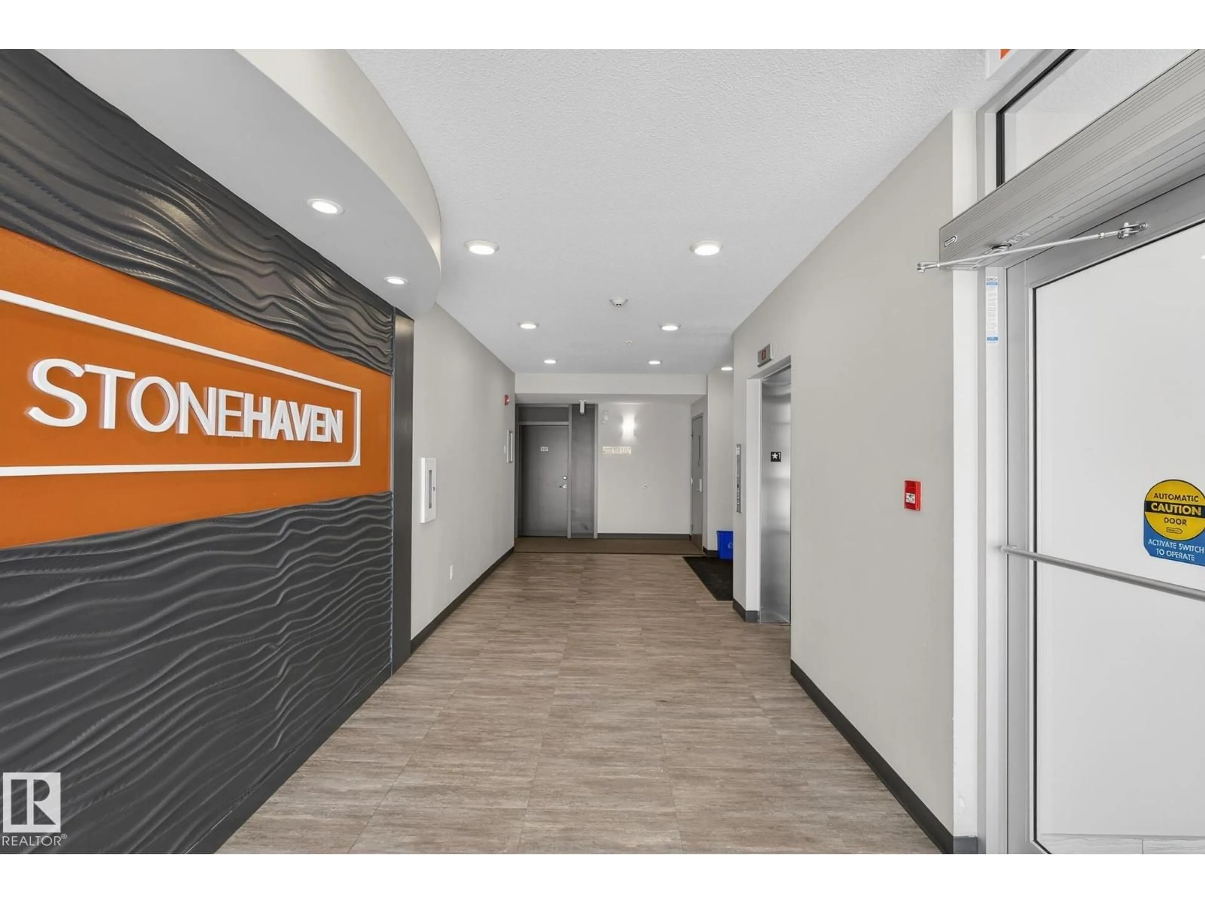 Indoor foyer for #206 - 206 WELSH DR, Edmonton Alberta T6X1Y7