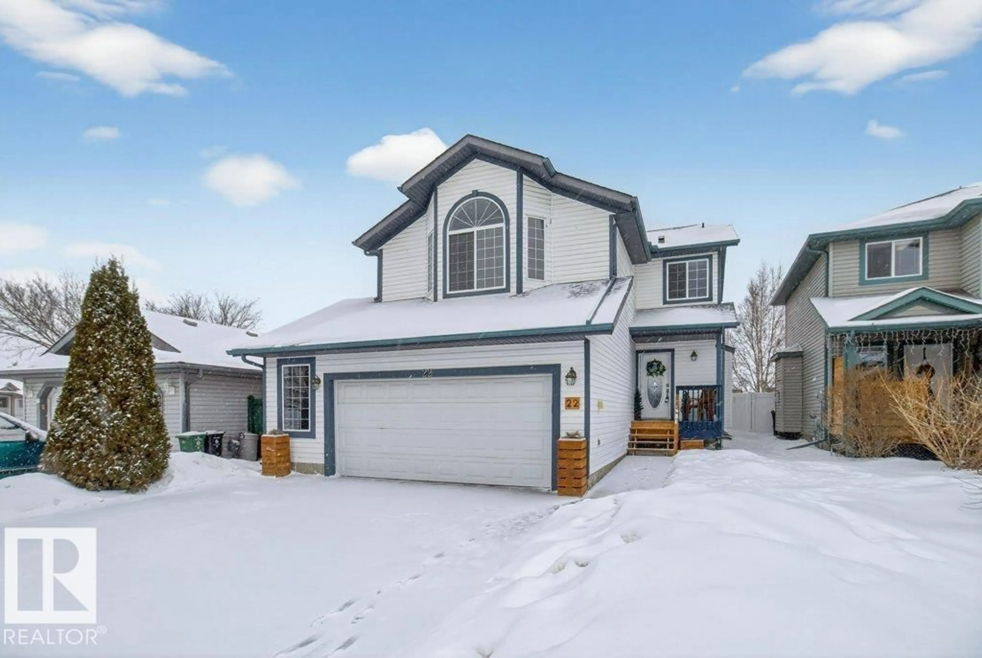 Home with vinyl exterior material, street for 22 WESTWOOD LN, Fort Saskatchewan Alberta T8L4N6