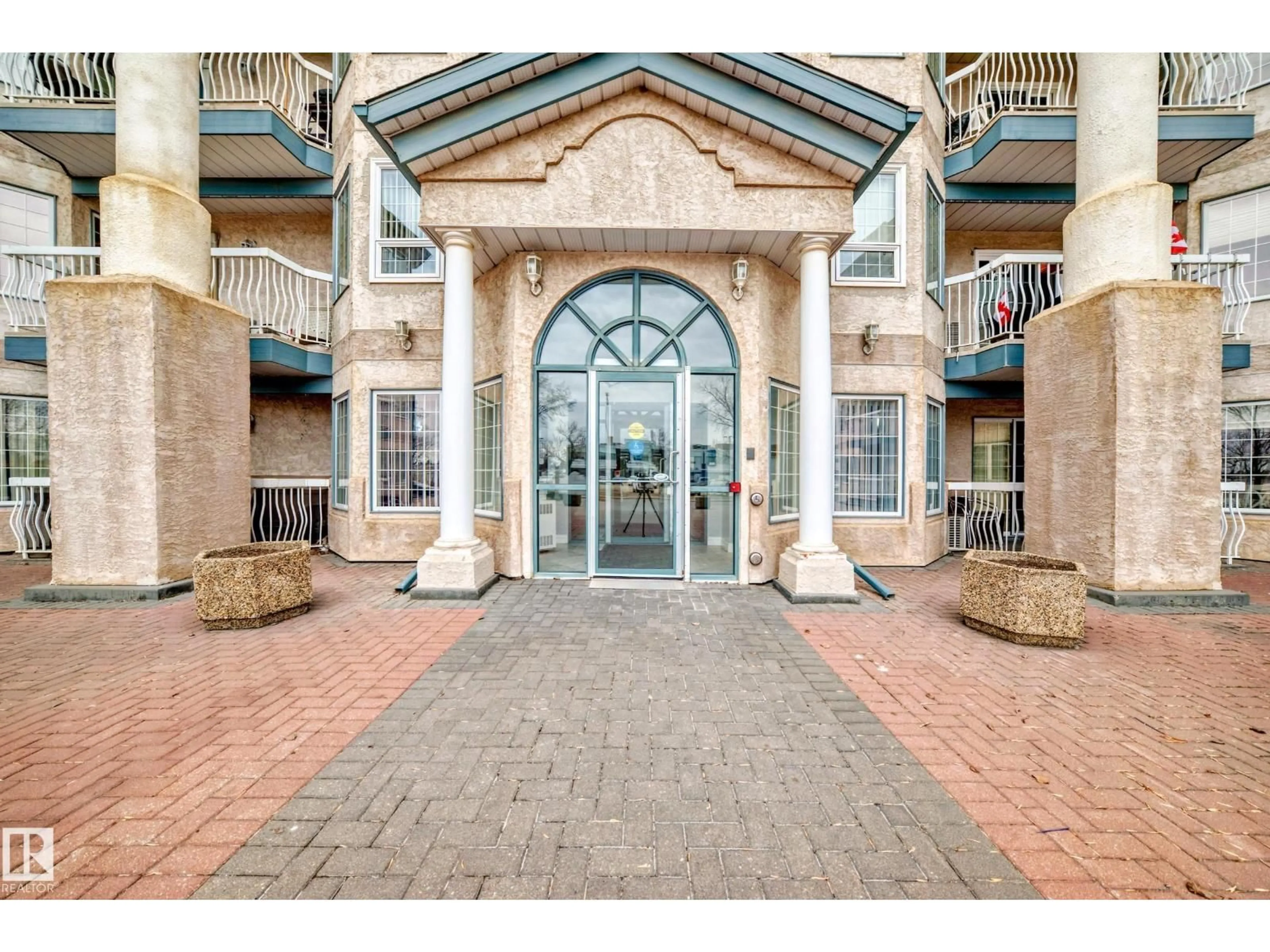 Indoor foyer for #302 - 13450 114 AV, Edmonton Alberta T5M4C4