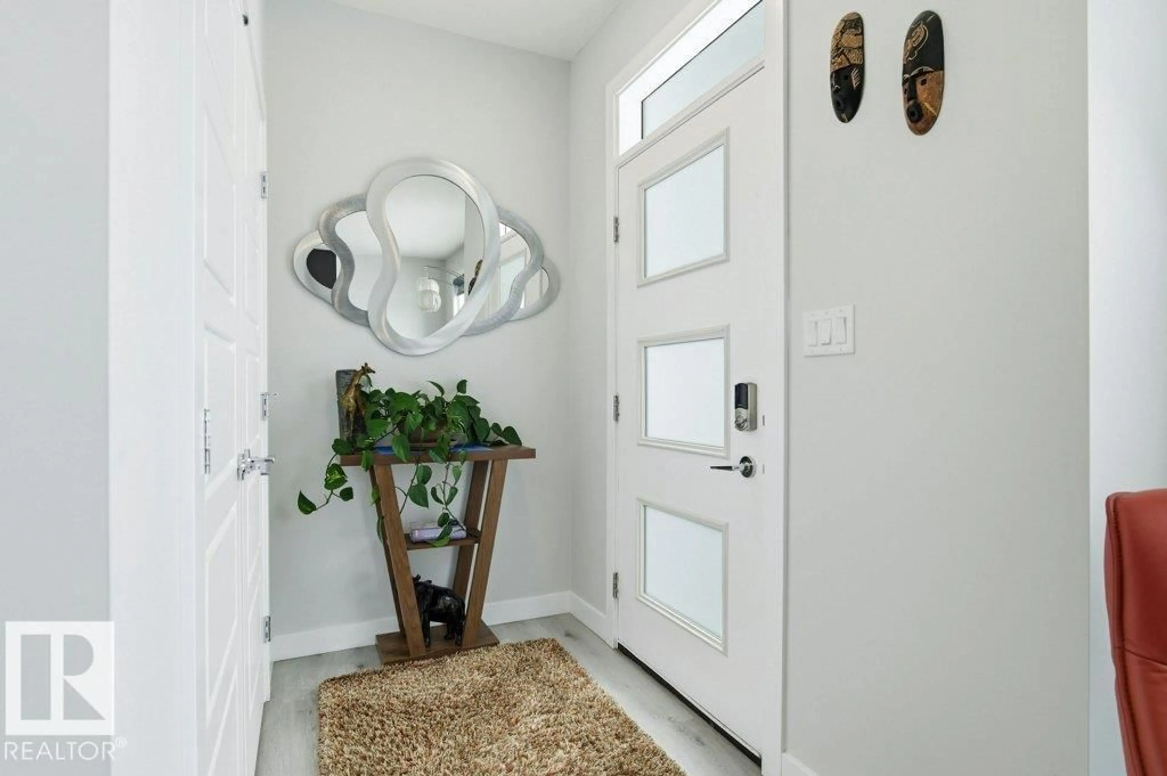 Indoor entryway for SW - 8018 KIRIAK LI, Edmonton Alberta T6W4V1