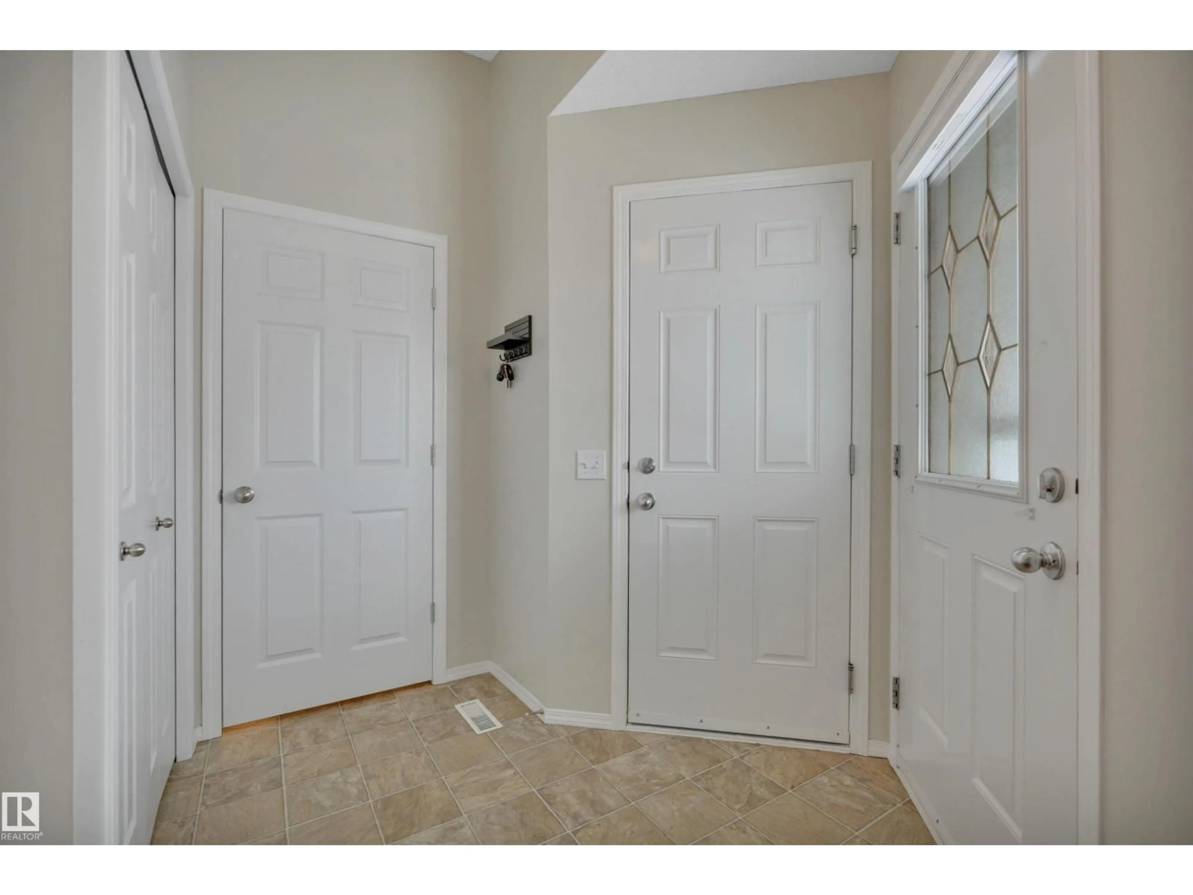 Indoor entryway for 29 LANDON DRIVE, Spruce Grove Alberta T7X4S1