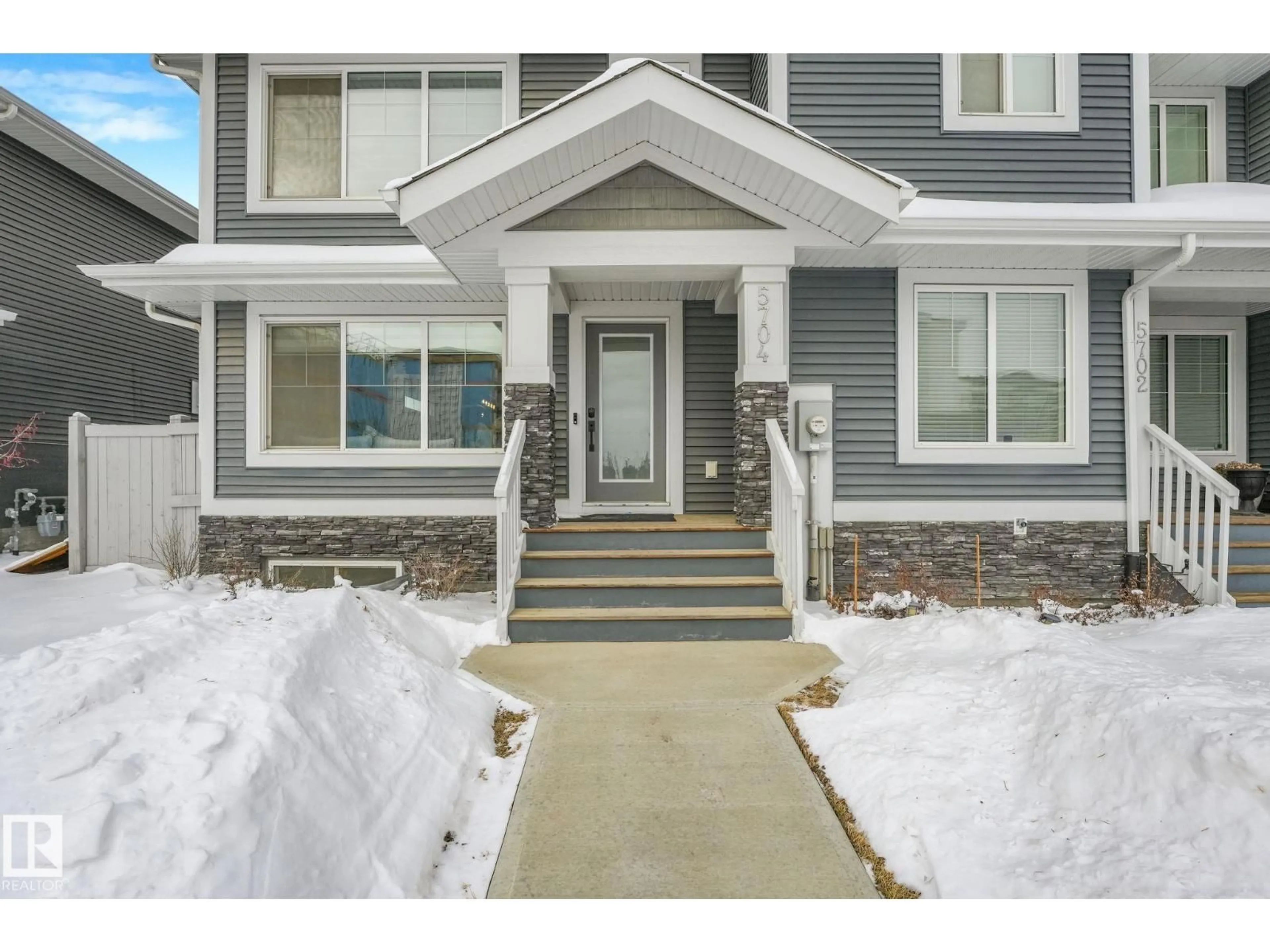 Indoor entryway for 5704 JUCHLI AV, Edmonton Alberta T5E6Y2