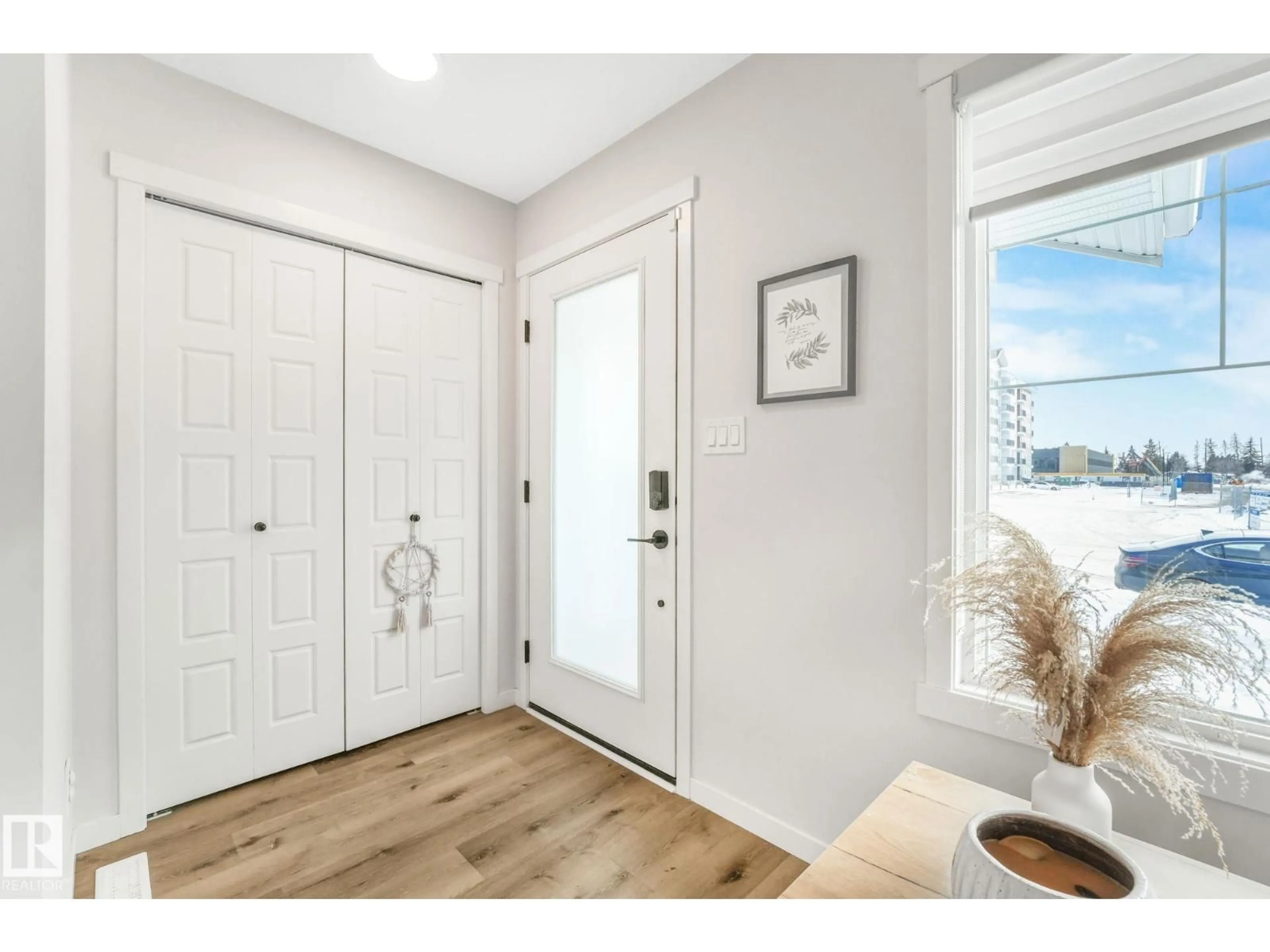 Indoor entryway for 5704 JUCHLI AV, Edmonton Alberta T5E6Y2