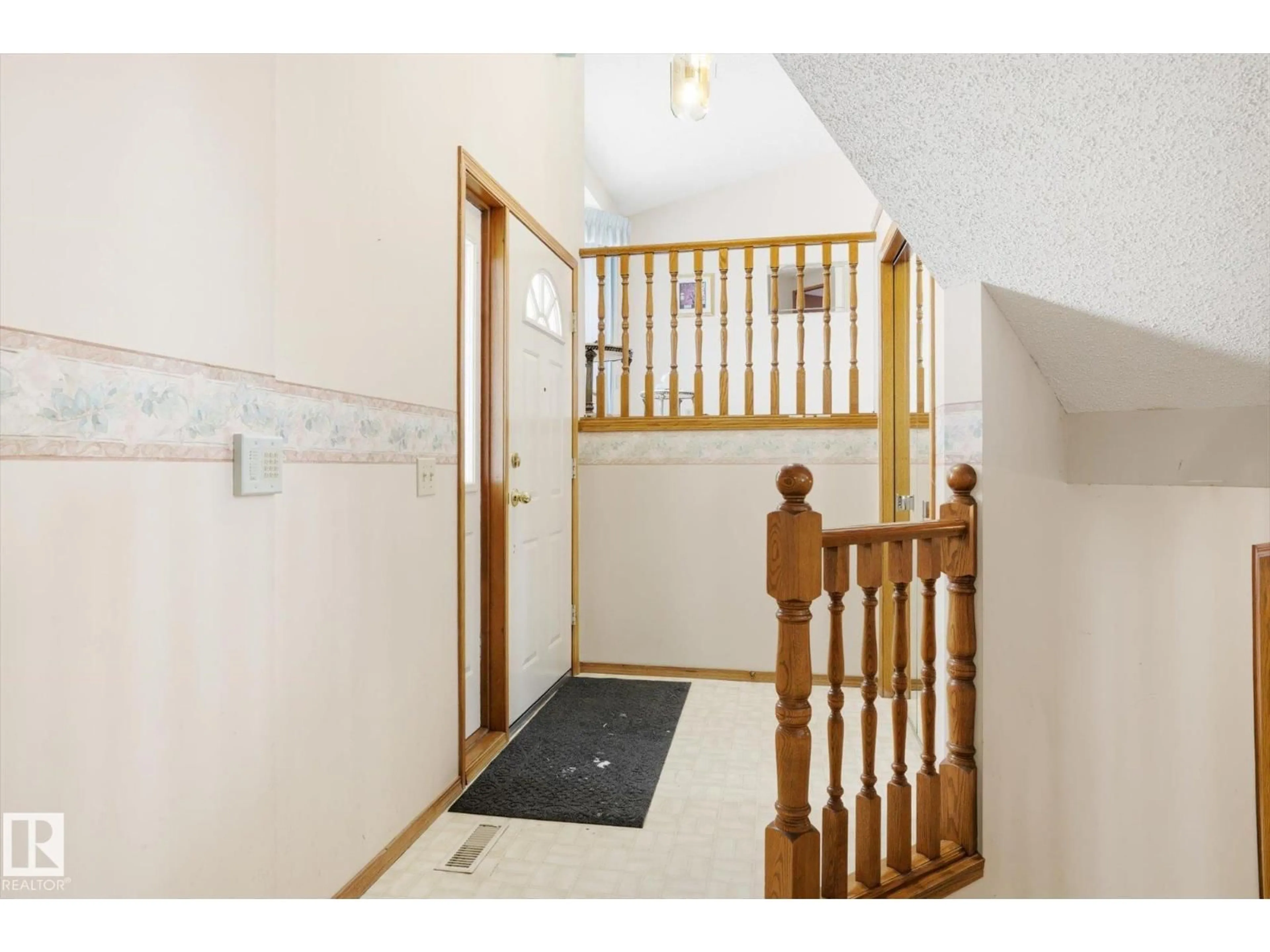 Indoor foyer for 1 HERITAGE BV, St. Albert Alberta T8N5P8