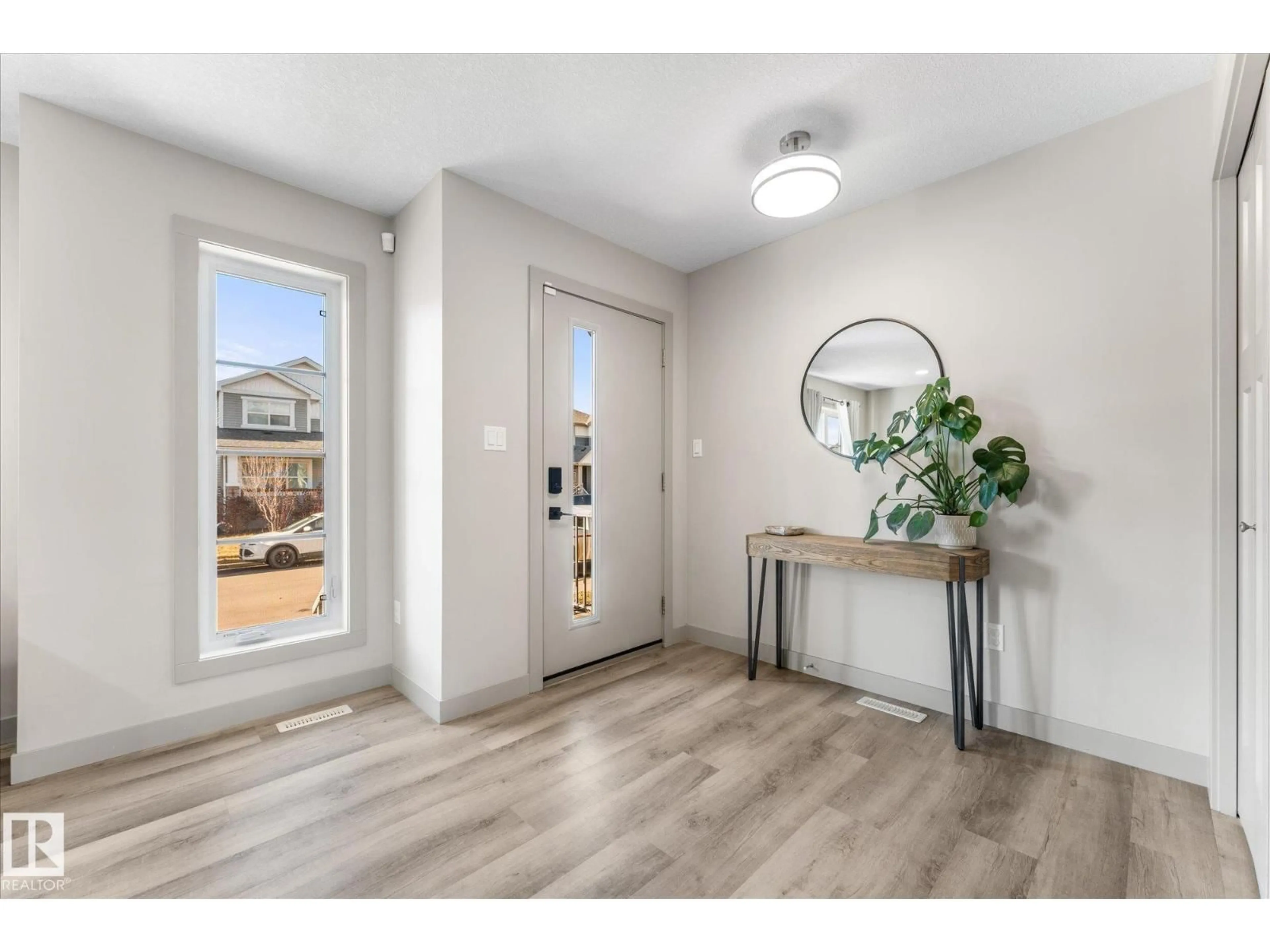 Indoor entryway for 14 HEMINGWAY CR, Spruce Grove Alberta T7X2L6