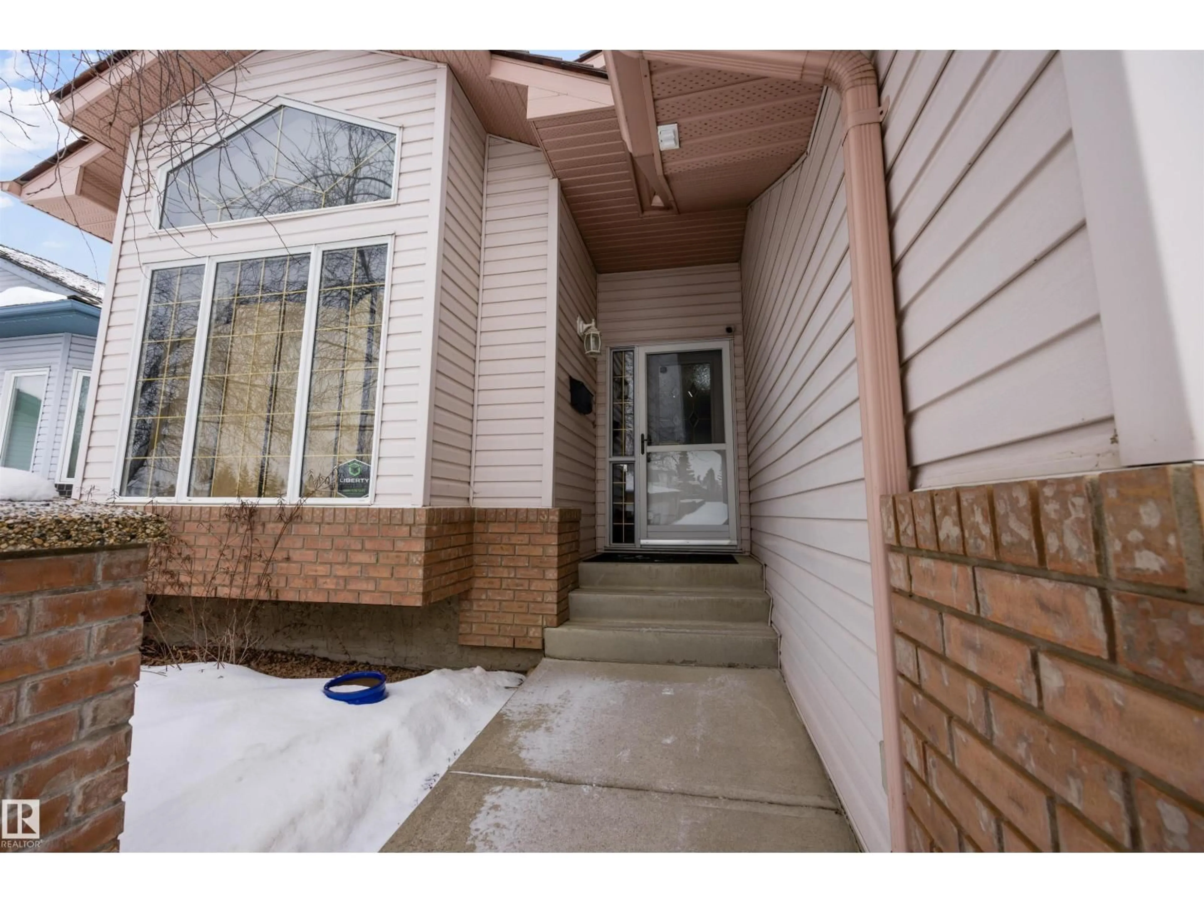 Indoor entryway for 194 NORWICH CR, Sherwood Park Alberta T8A5T7