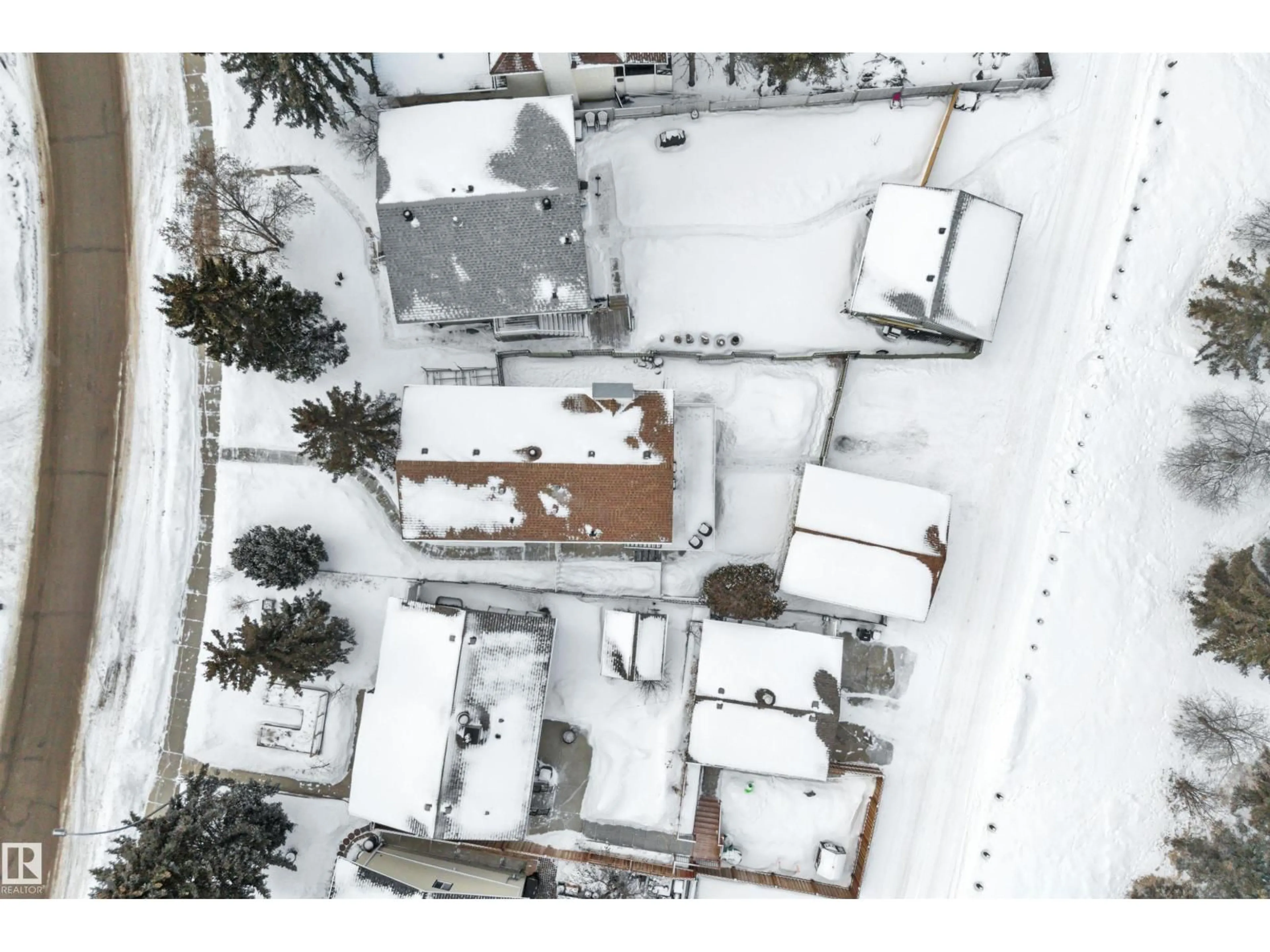 A pic from outside/outdoor area/front of a property/back of a property/a pic from drone, street for 3948 62 ST, Edmonton Alberta T6L1A6