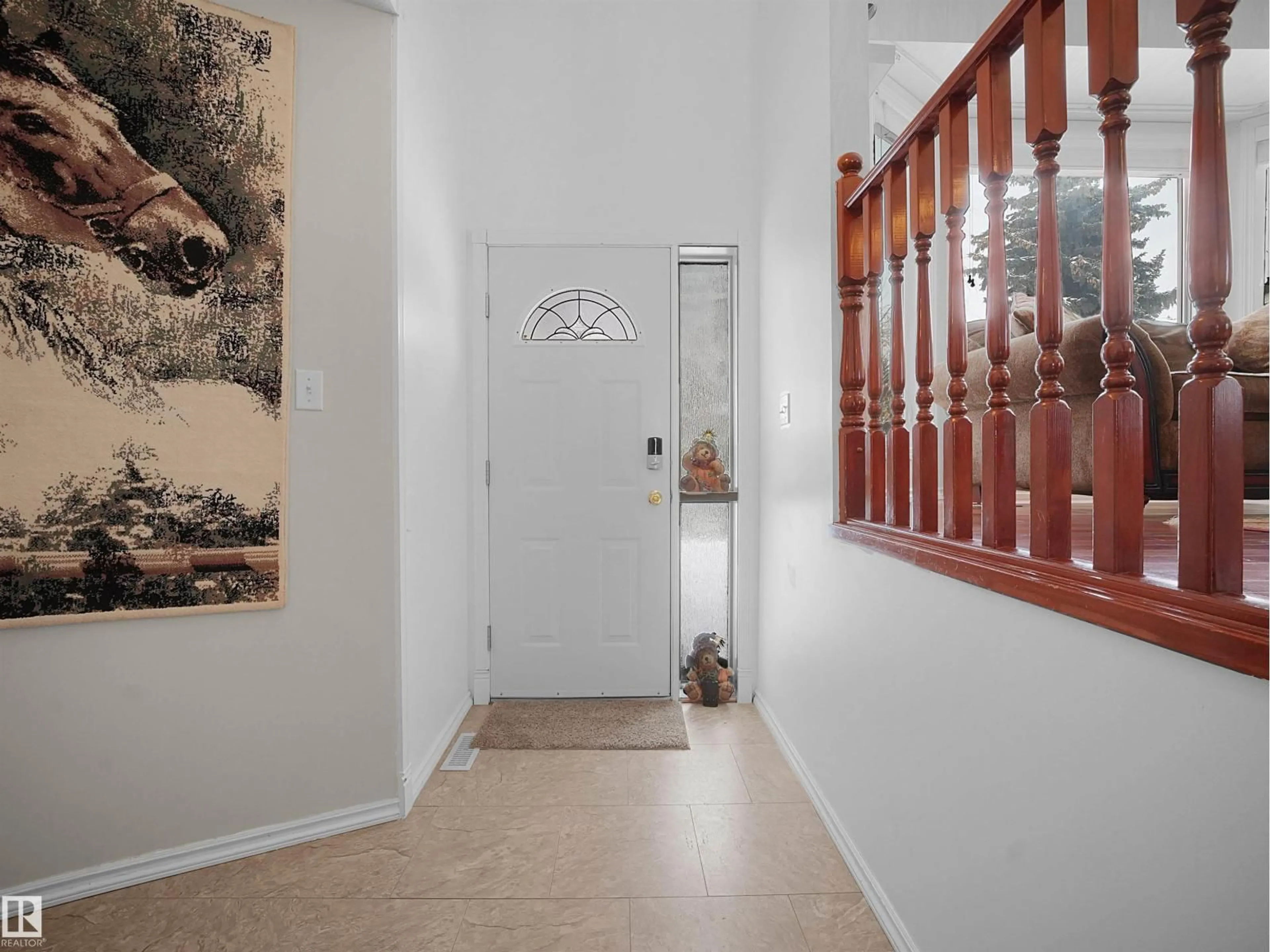 Indoor foyer for 6217 13 AV, Edmonton Alberta T6L2E5