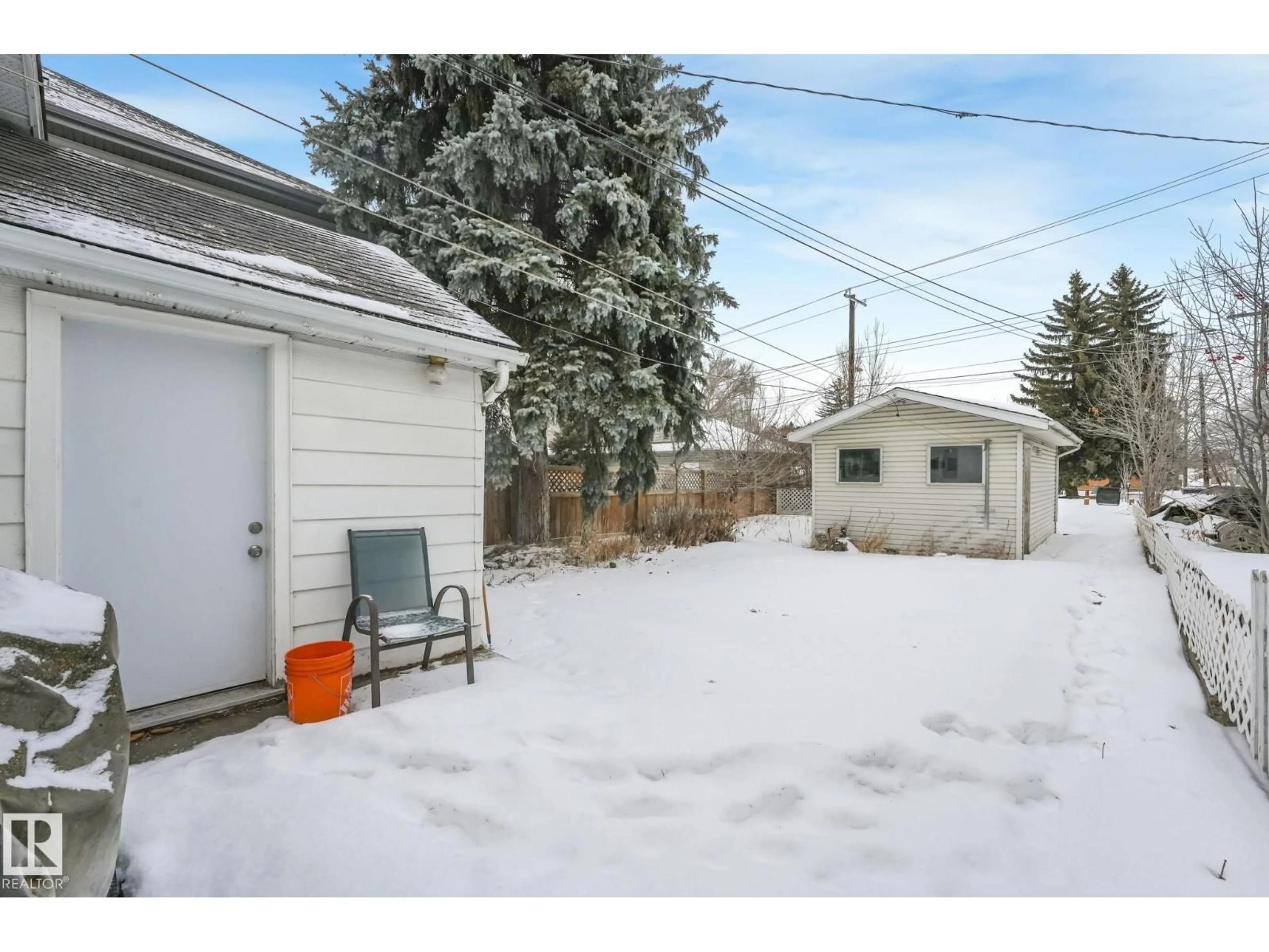 Patio, street for 10516 63 AV, Edmonton Alberta T6H1P4