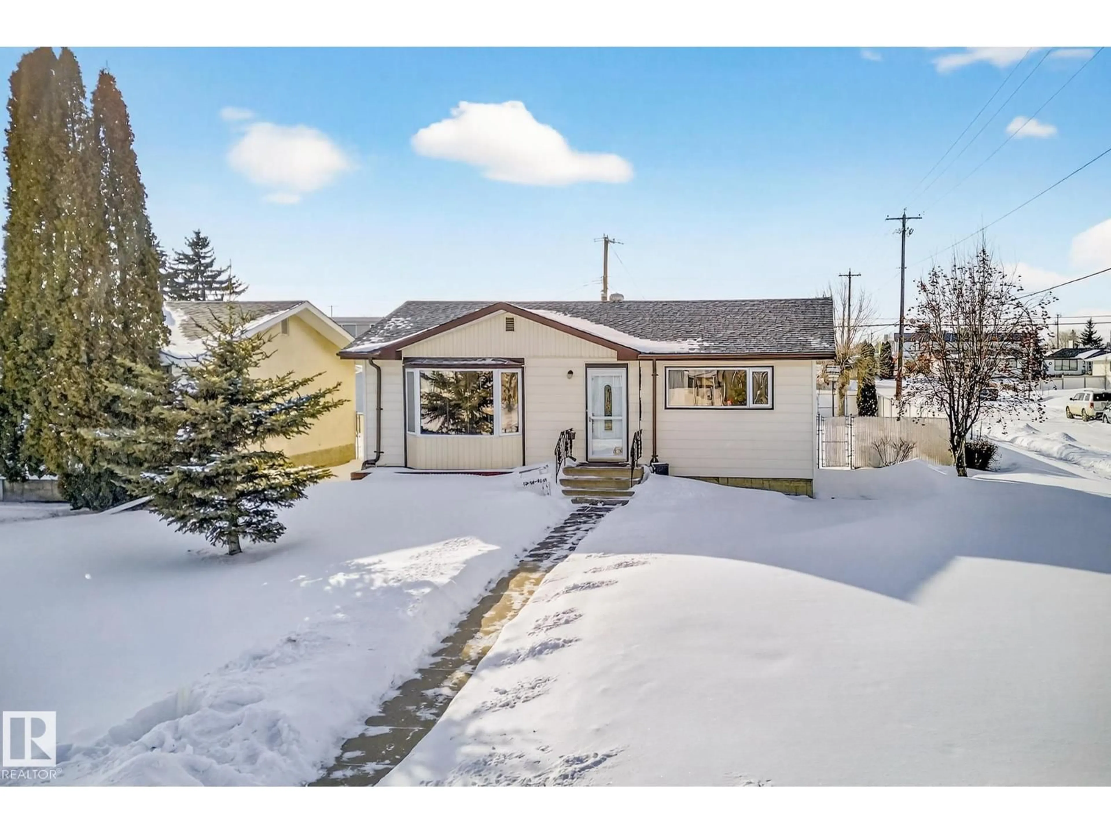 A pic from outside/outdoor area/front of a property/back of a property/a pic from drone, street for NW - 12724 80 ST, Edmonton Alberta T5C1L3