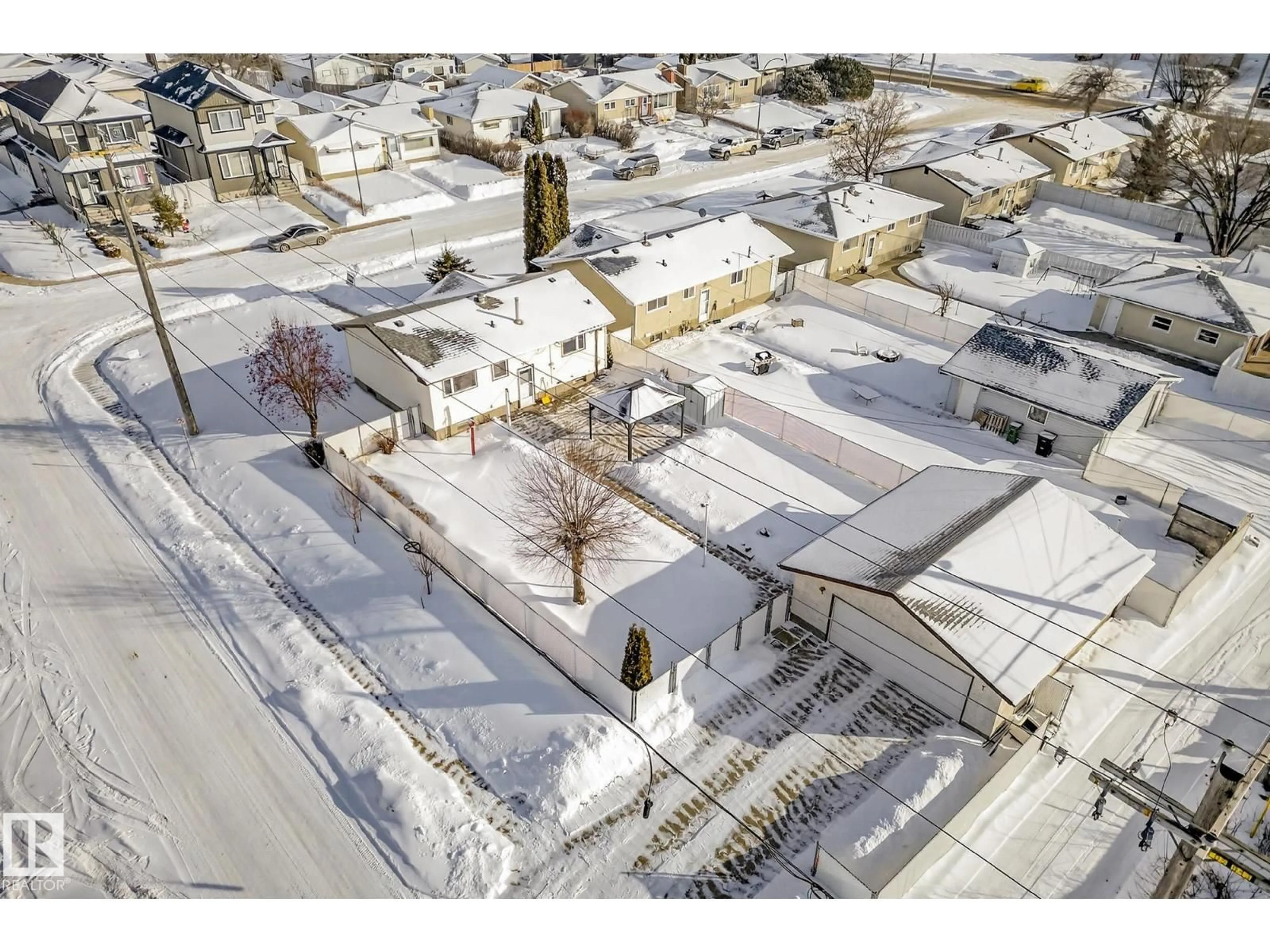 A pic from outside/outdoor area/front of a property/back of a property/a pic from drone, street for NW - 12724 80 ST, Edmonton Alberta T5C1L3