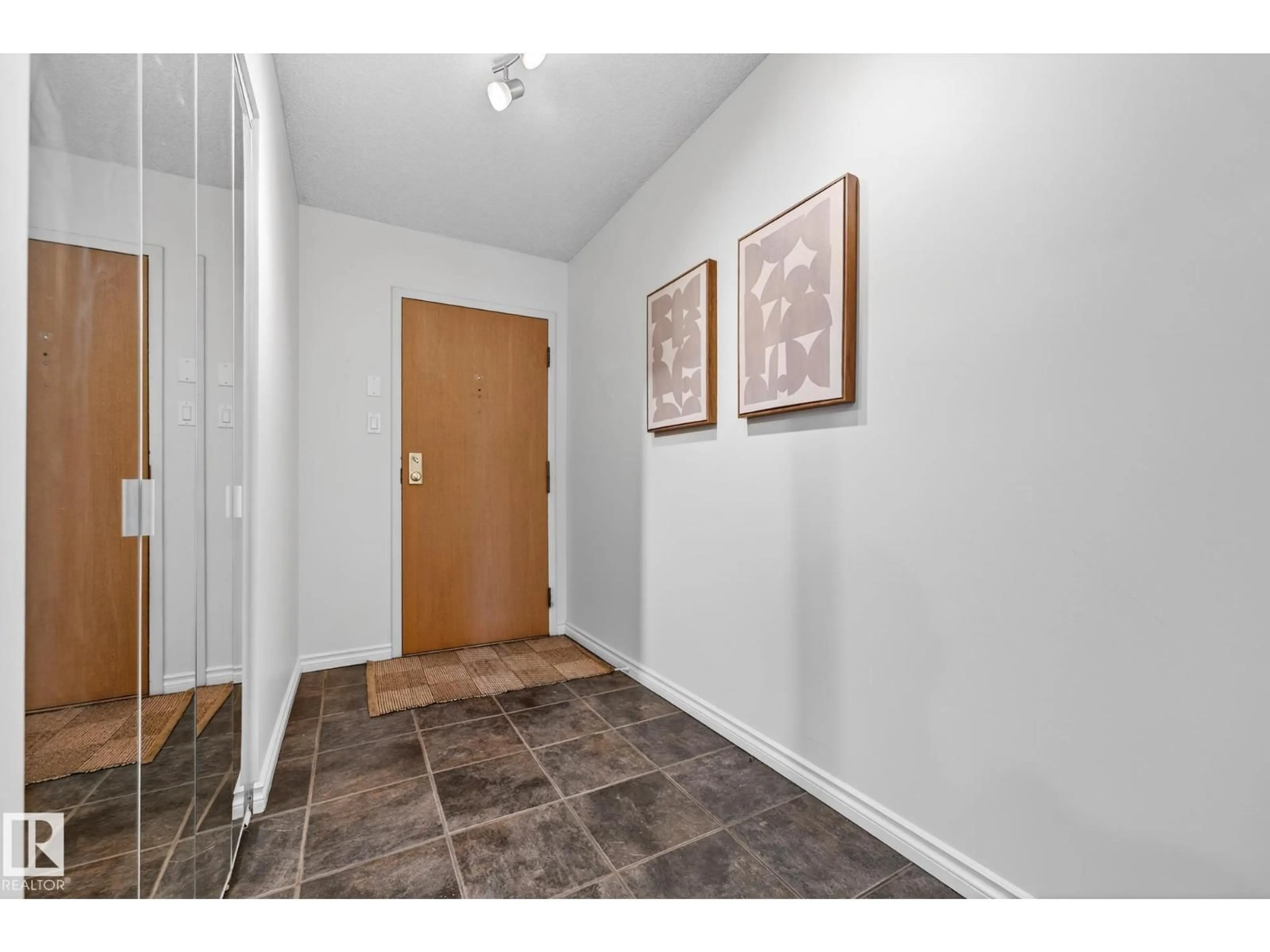 Indoor entryway for #404 - 10011 123 ST, Edmonton Alberta T5N1M9