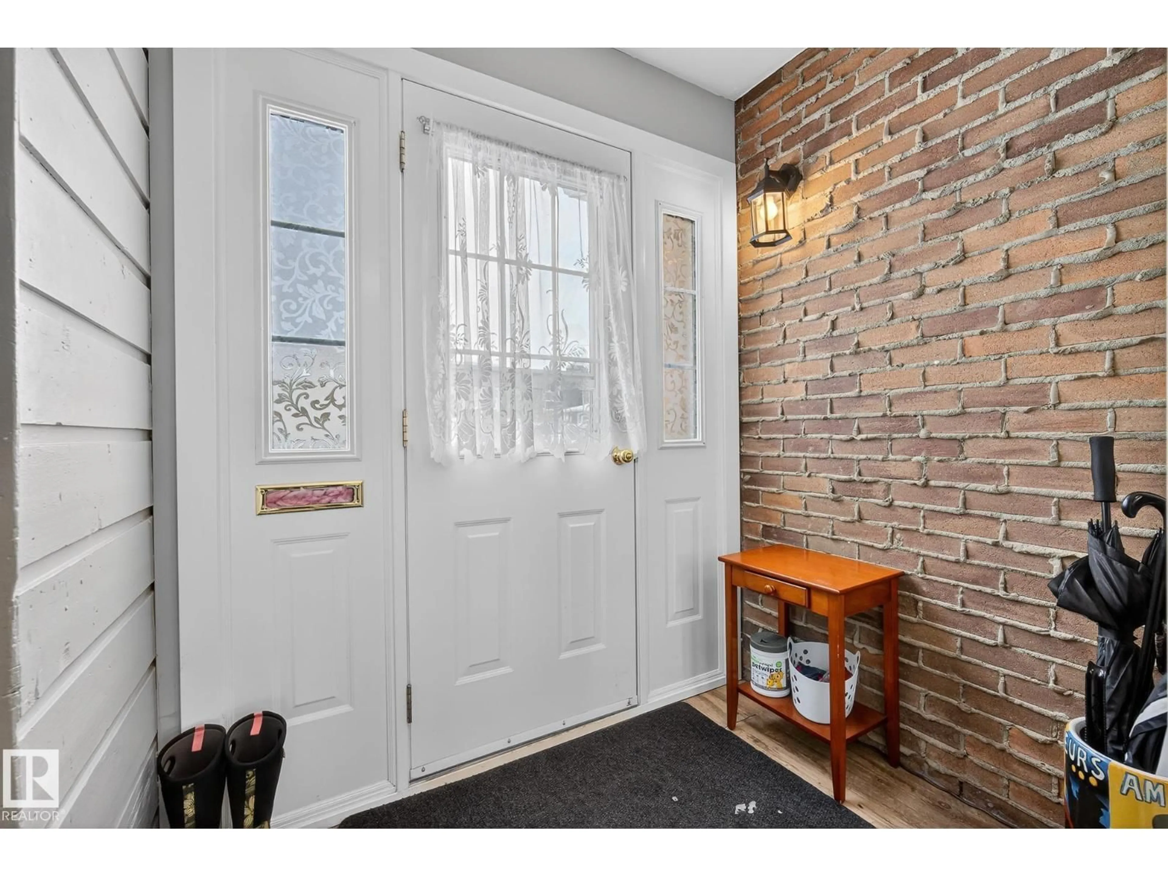Indoor entryway for 79 GRANDVIEW RG, St. Albert Alberta T8N1T3