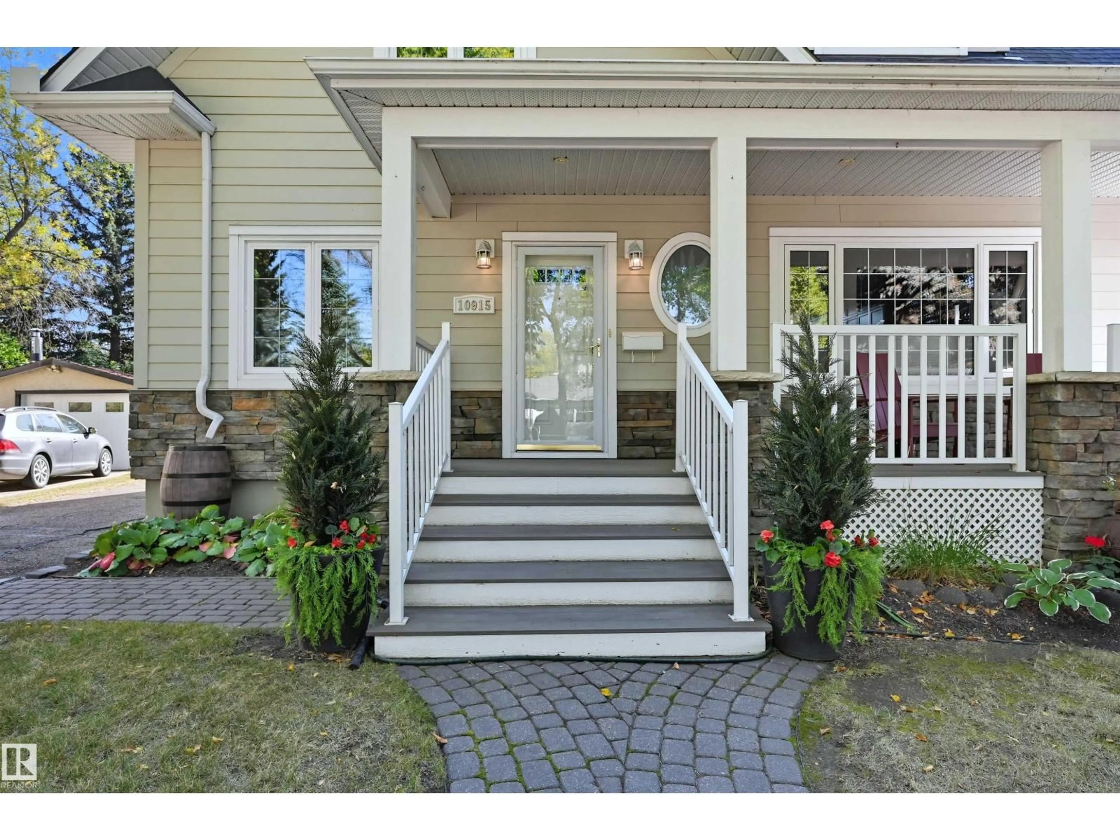 Indoor entryway for NW - 10915 62 AV, Edmonton Alberta T6H1N3