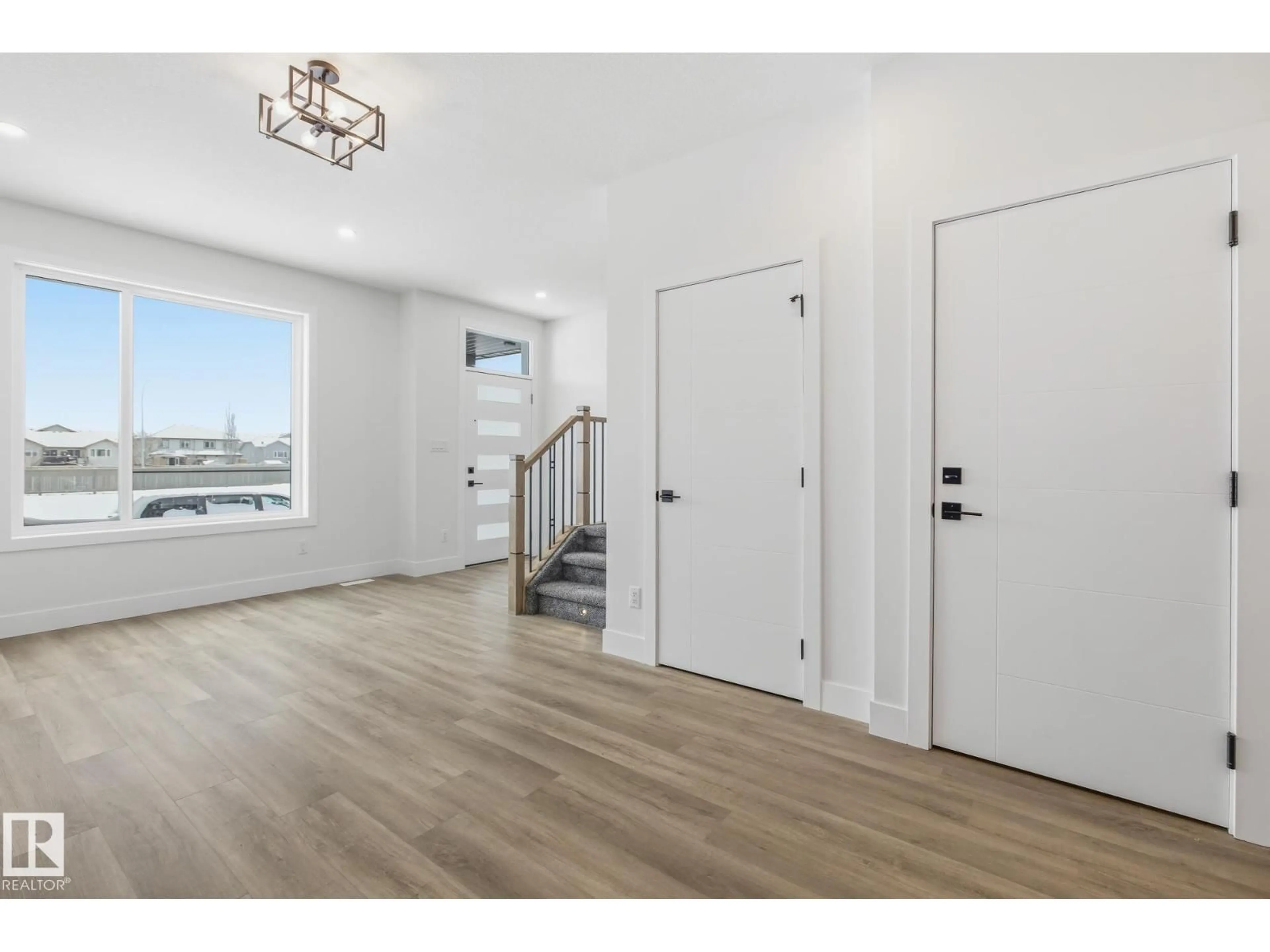 Indoor entryway for 102 ELLIOTT WD, Fort Saskatchewan Alberta T8L1R8