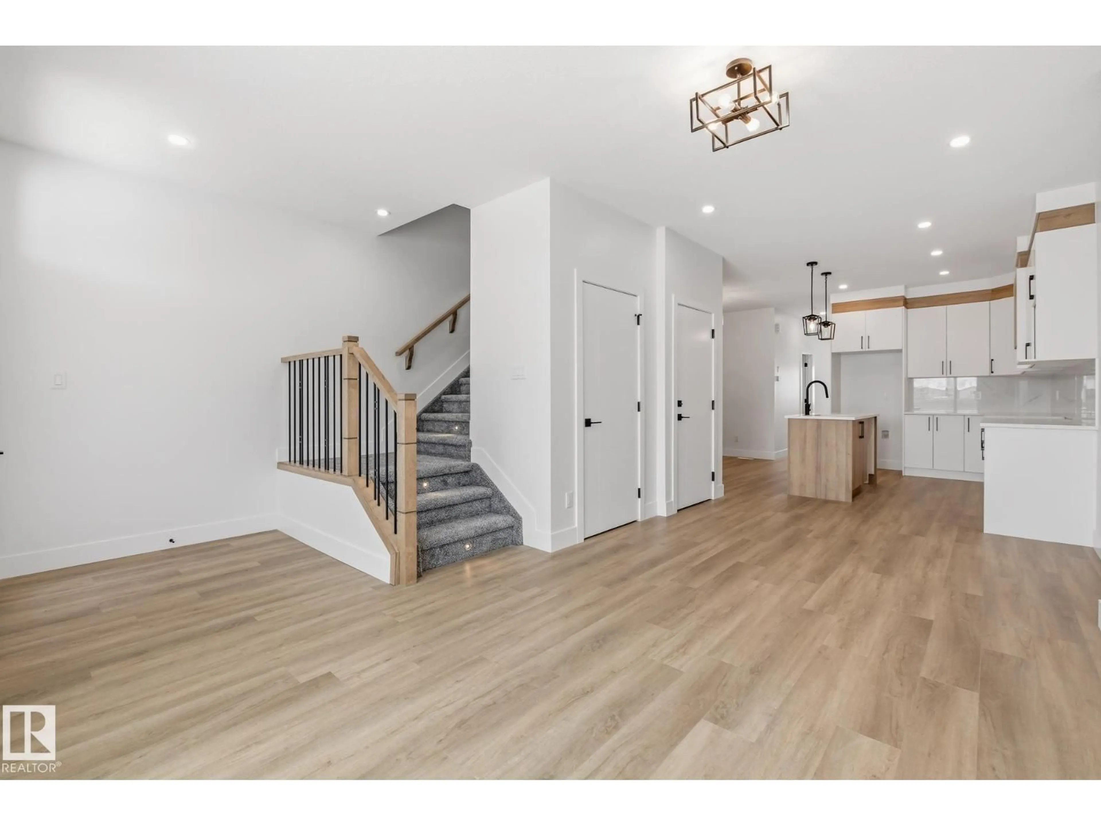 Indoor entryway for 102 ELLIOTT WD, Fort Saskatchewan Alberta T8L1R8