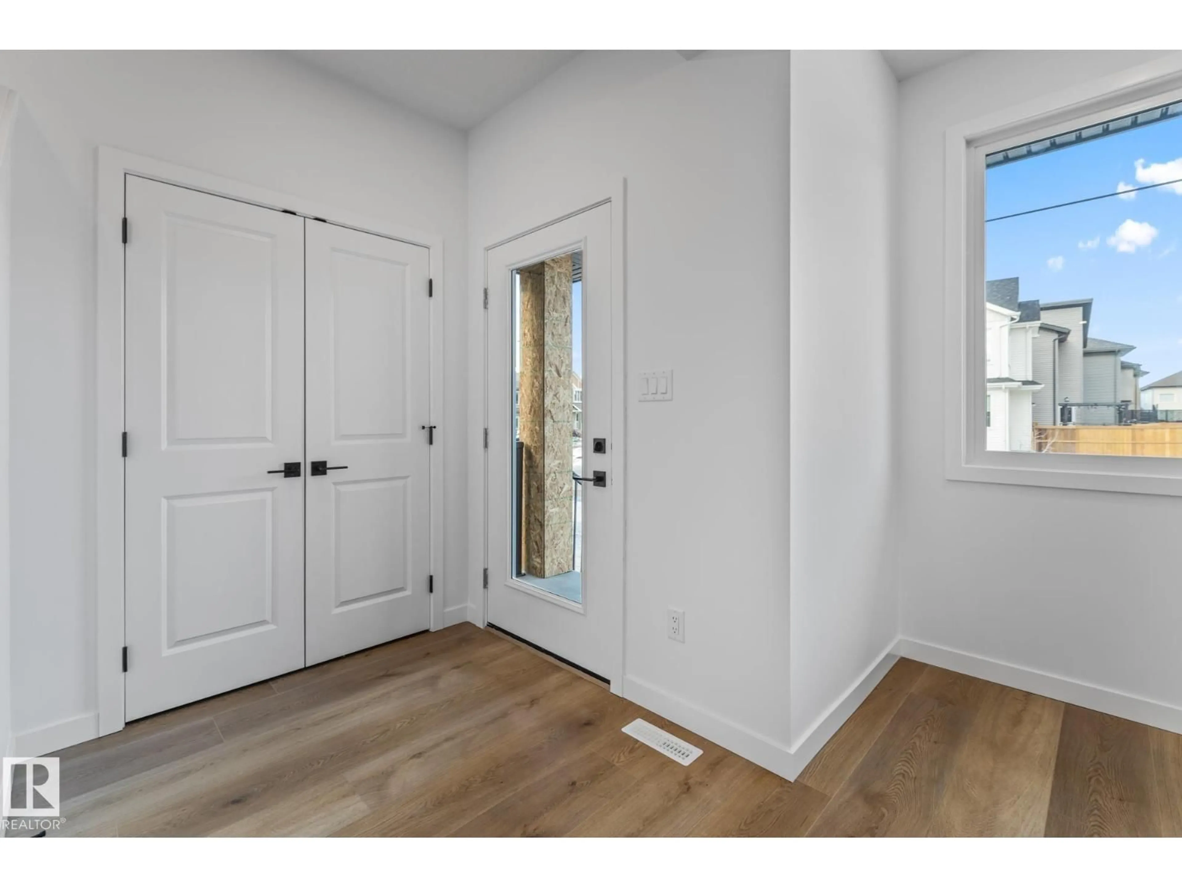 Indoor entryway for 70 EDEN LI, Fort Saskatchewan Alberta T8L0Z2