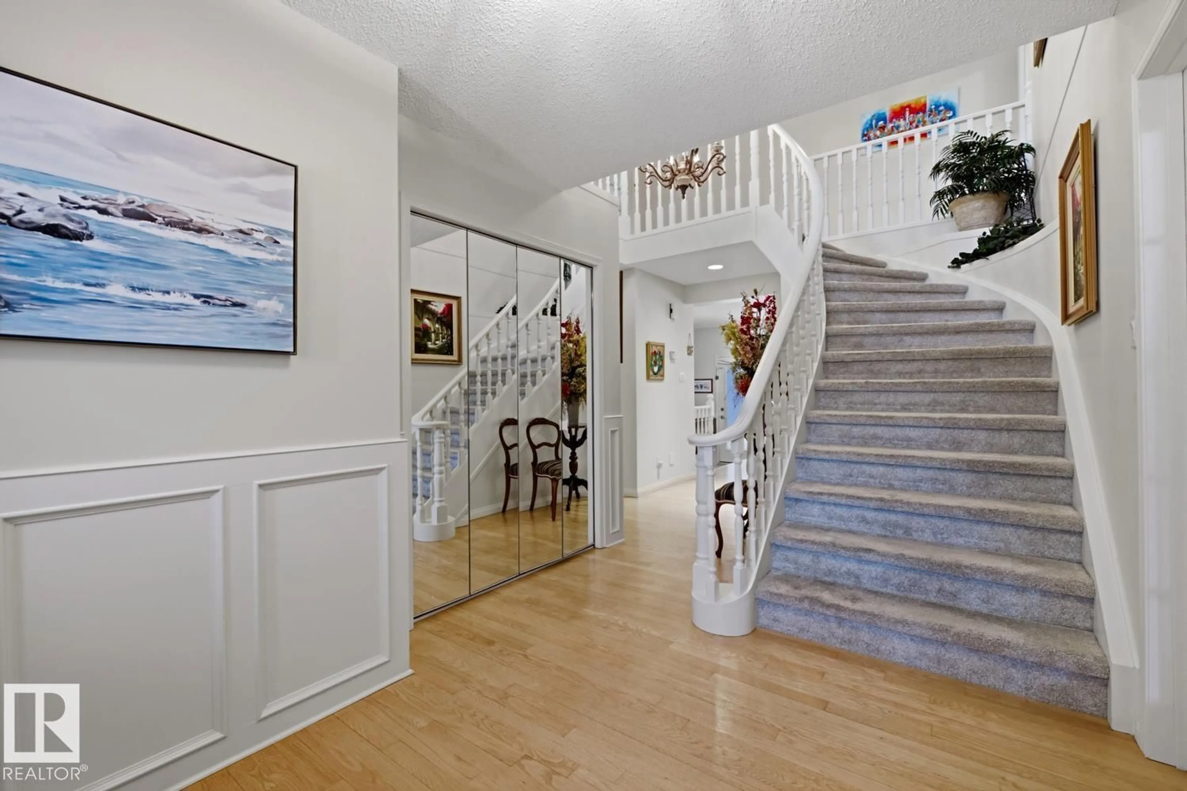 Indoor foyer for 324 WOLF RIDGE PT, Edmonton Alberta T5T5R7