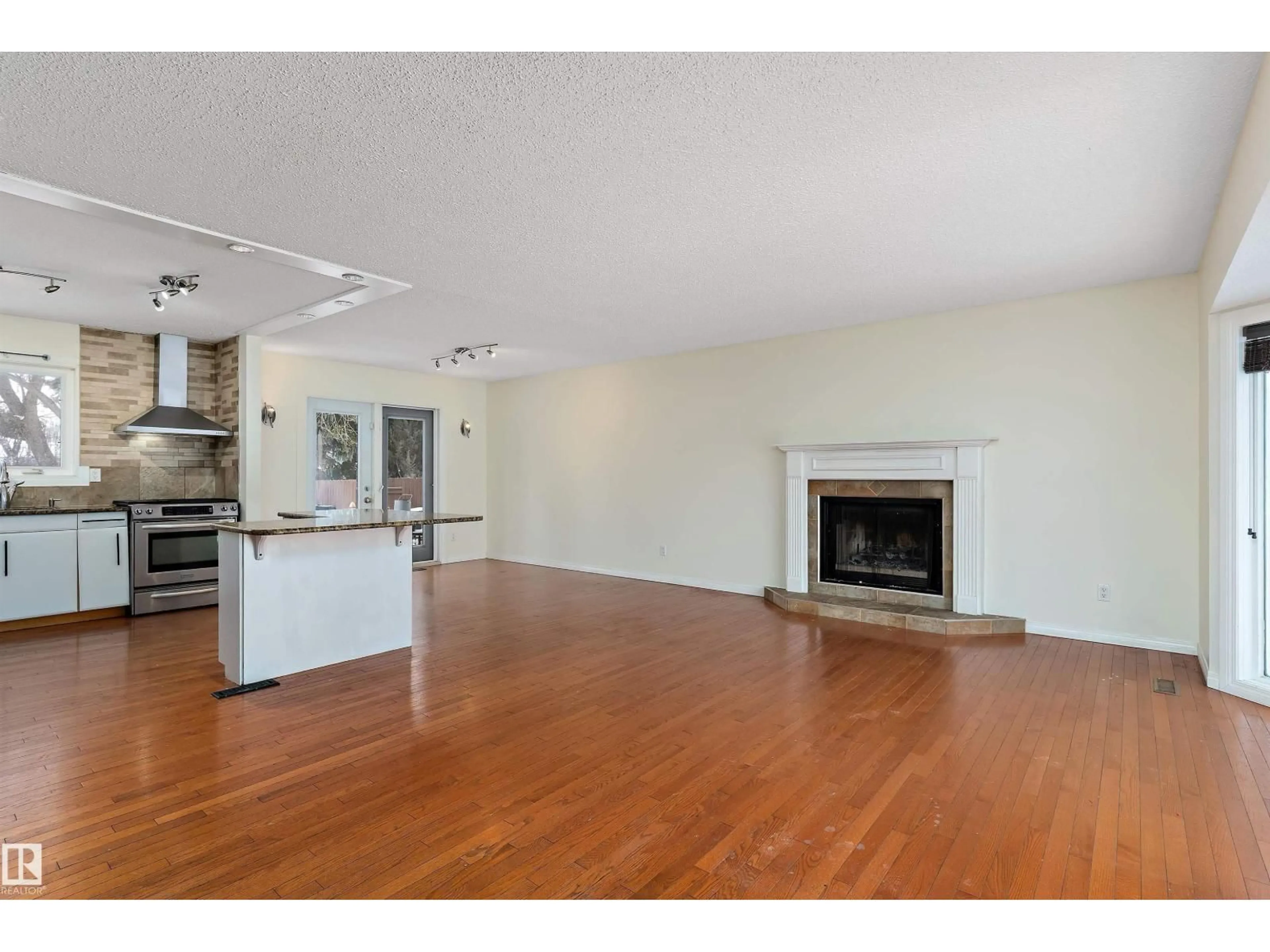 Unknown for 115 WALKER RD, Edmonton Alberta T5T4C2