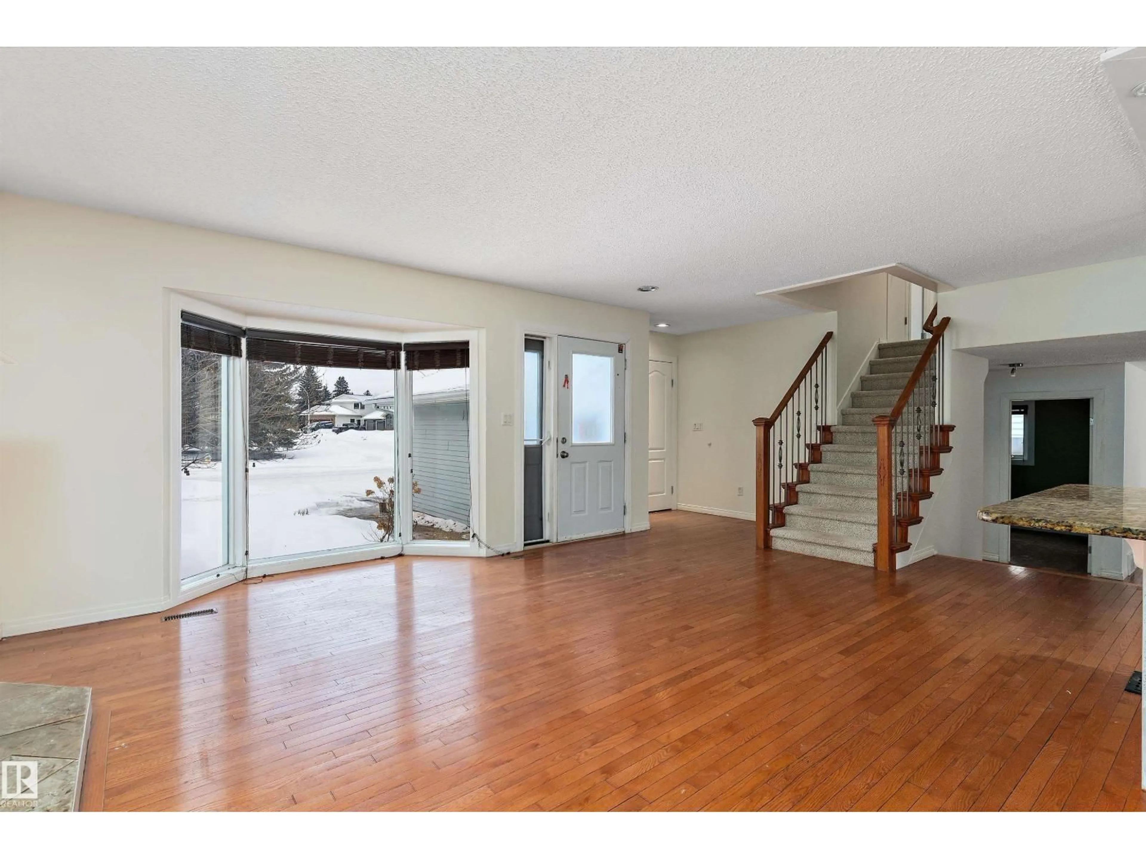Indoor foyer for 115 WALKER RD, Edmonton Alberta T5T4C2