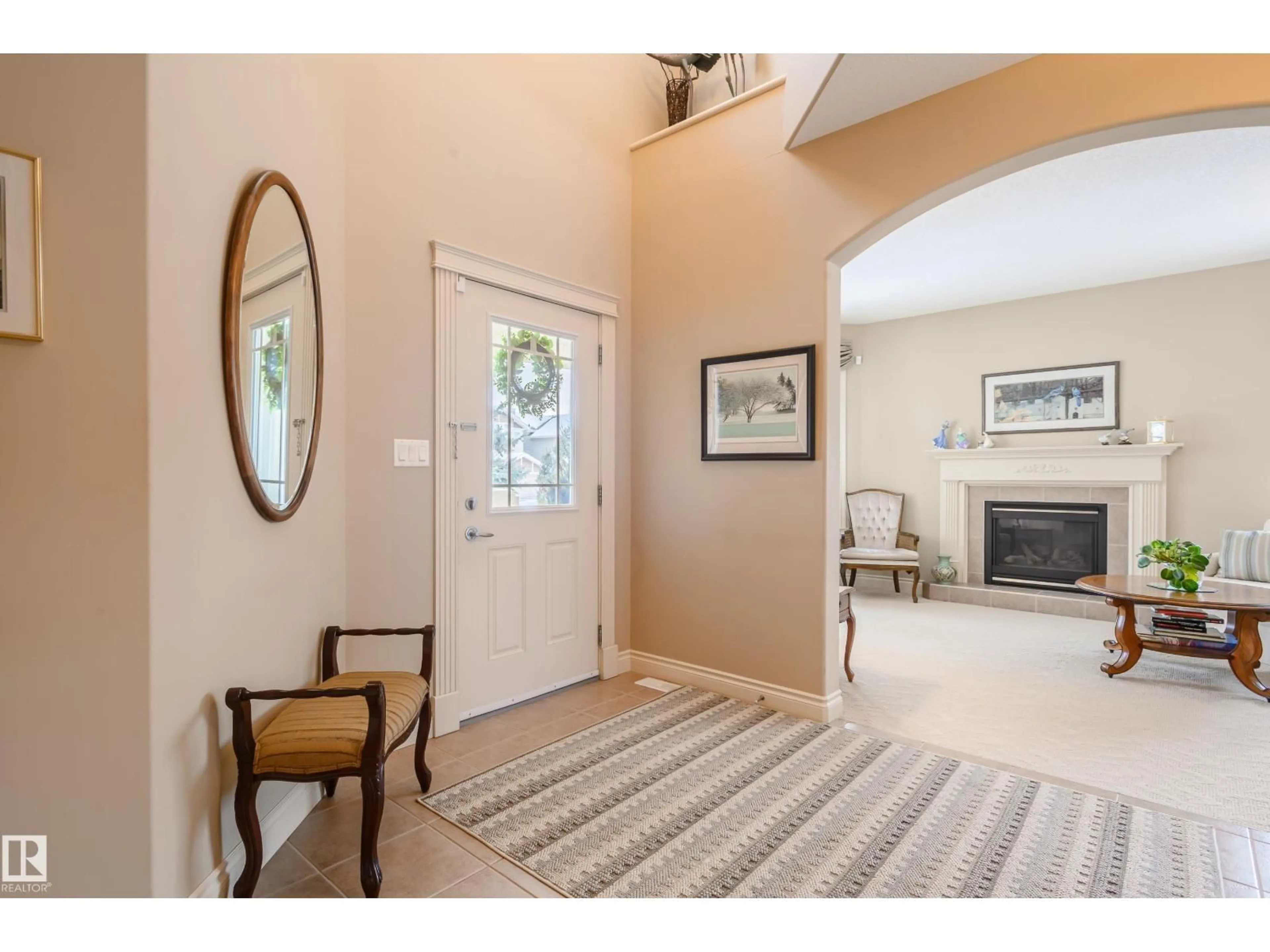 Indoor entryway for 948 HOPE WY, Edmonton Alberta T6M3A2