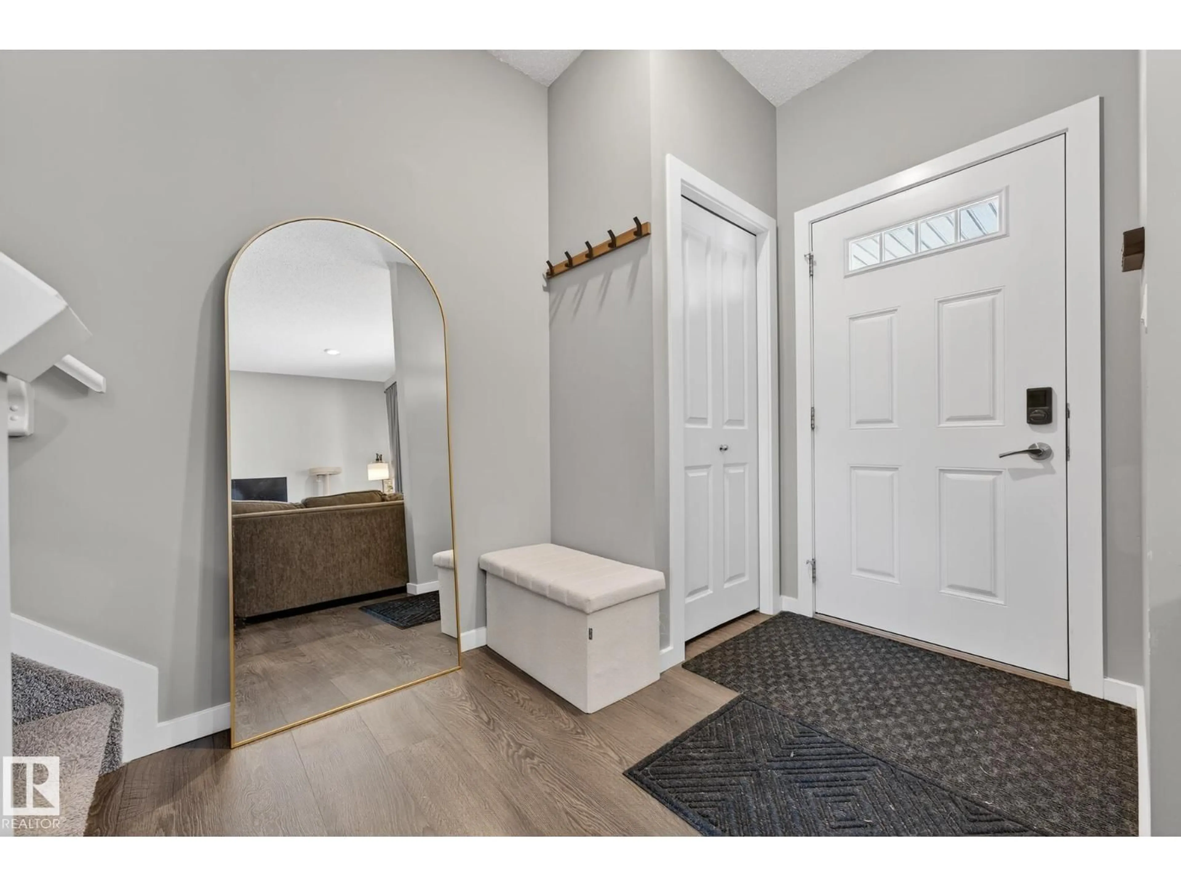 Indoor entryway for NW - 22108 87 AV, Edmonton Alberta T5T7H7